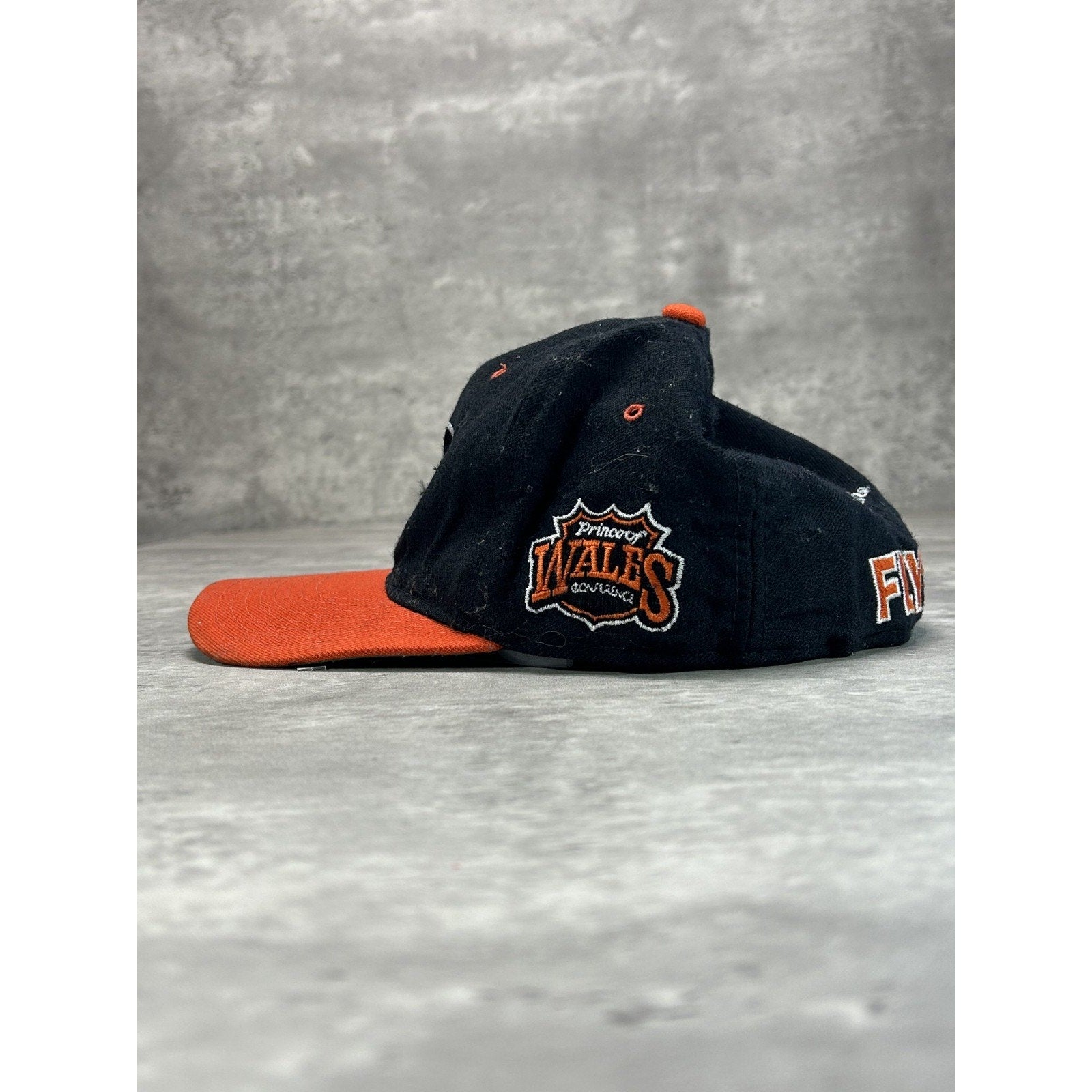 Vintage 90s Philadelphia Flyers NHL Embroidered Logo Hockey Fitted Hat Size 7