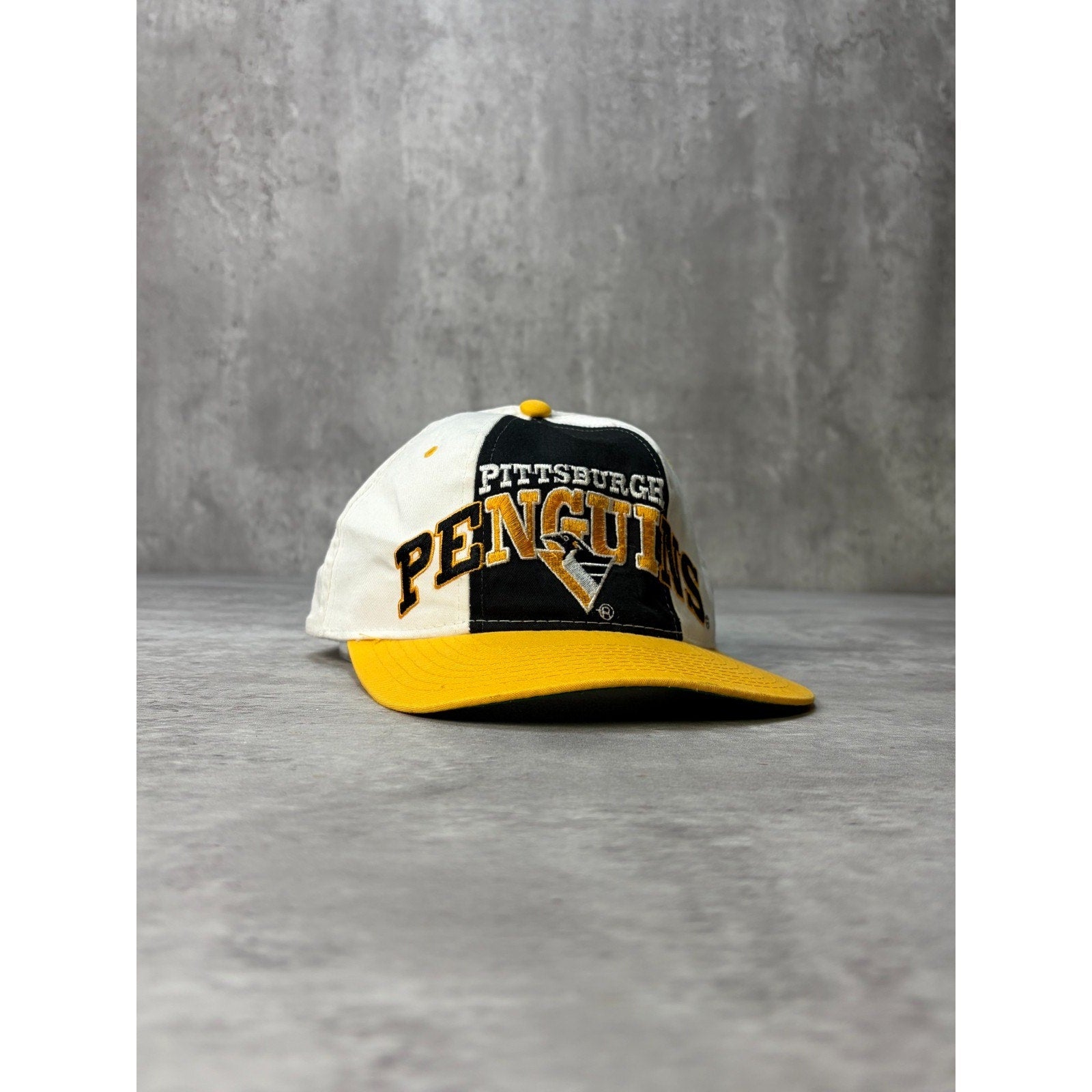 Vintage 90s Pittsburgh Penguins NHL Embroidered Starter Snapback Hat OSFA