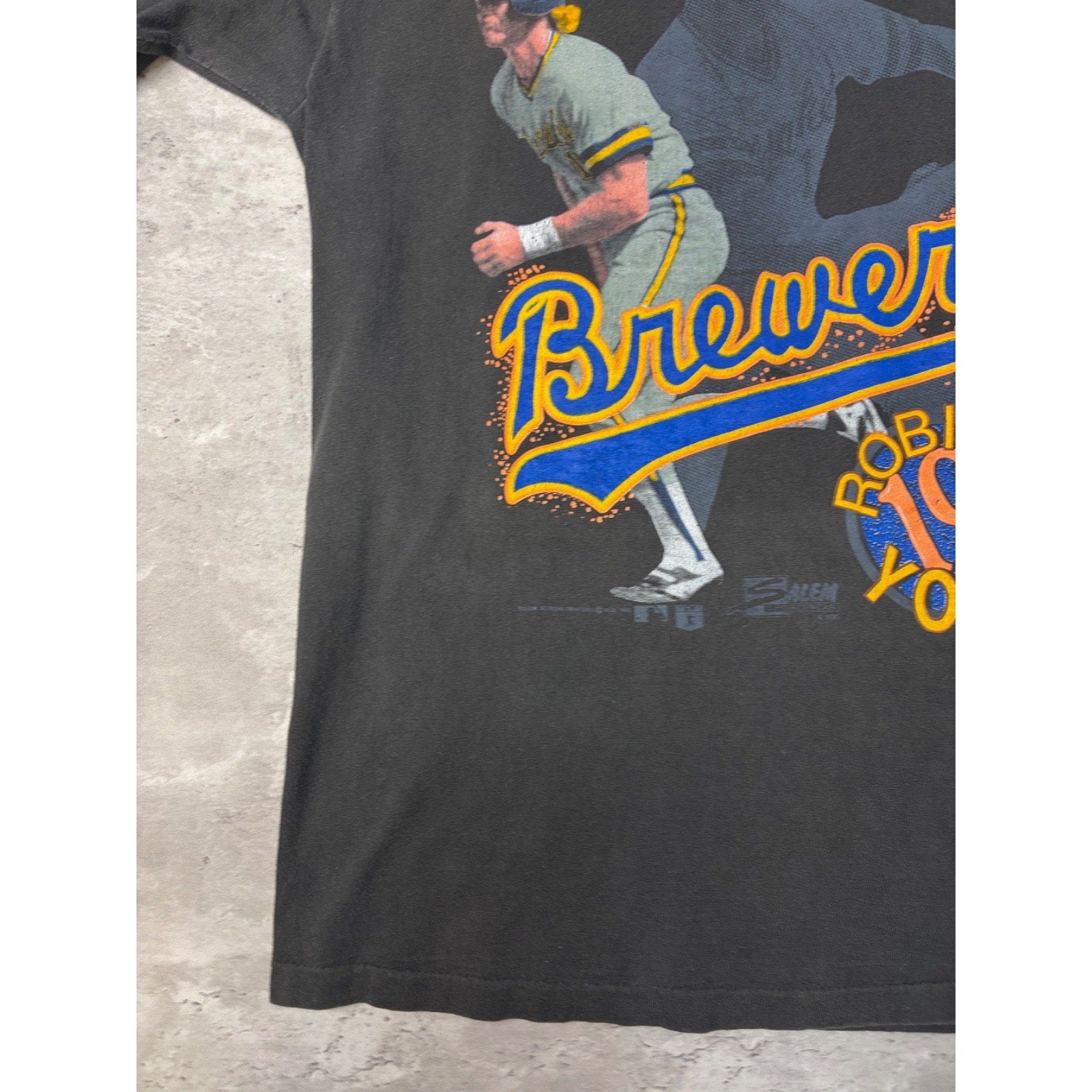 1990 Robin Yount #19 Milwaukee Brewers MLB Player Graphic T-Shirt Size Large