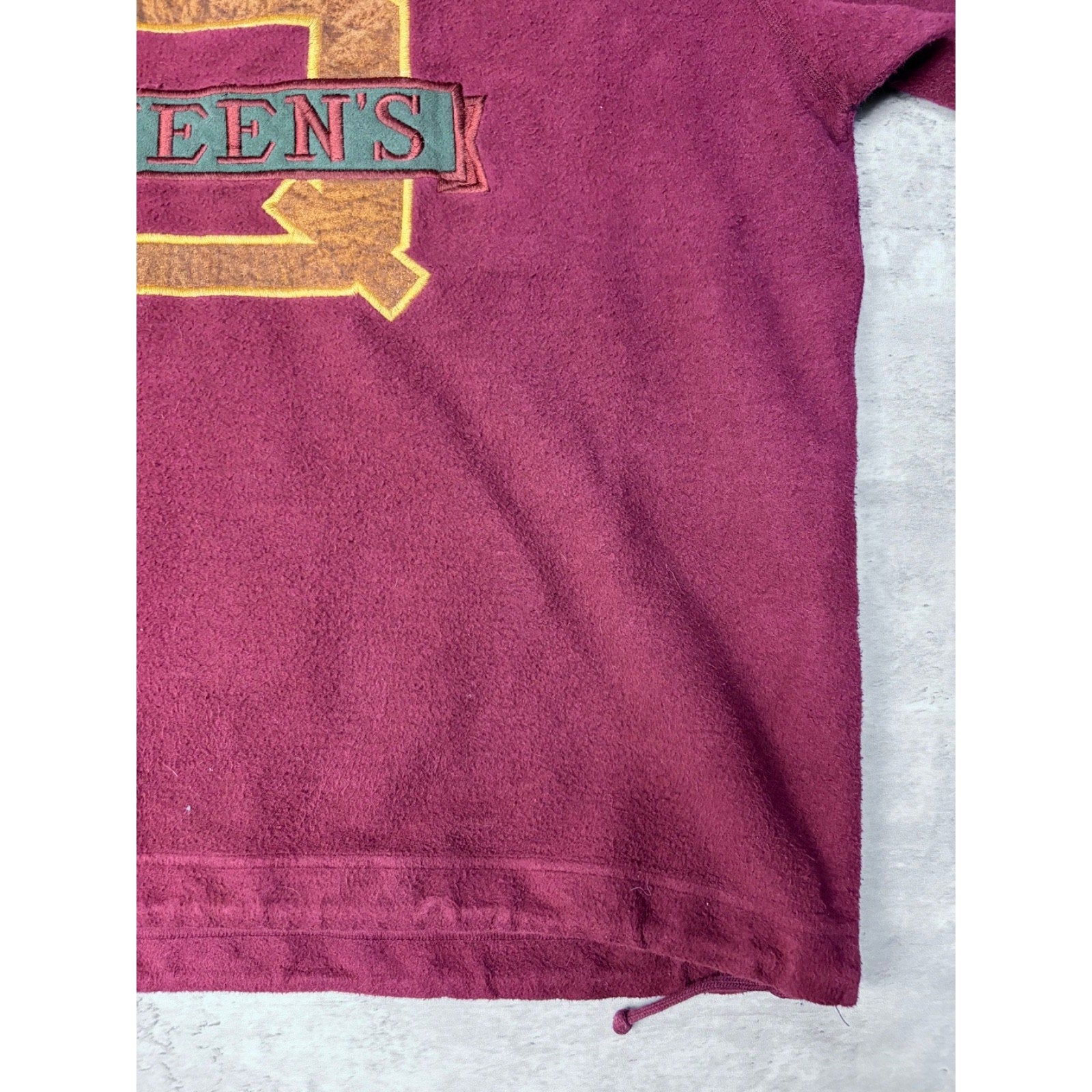 Vintage 90s Queens University Embroidered Logo 1/4 Zip Sweatshirt Size XL