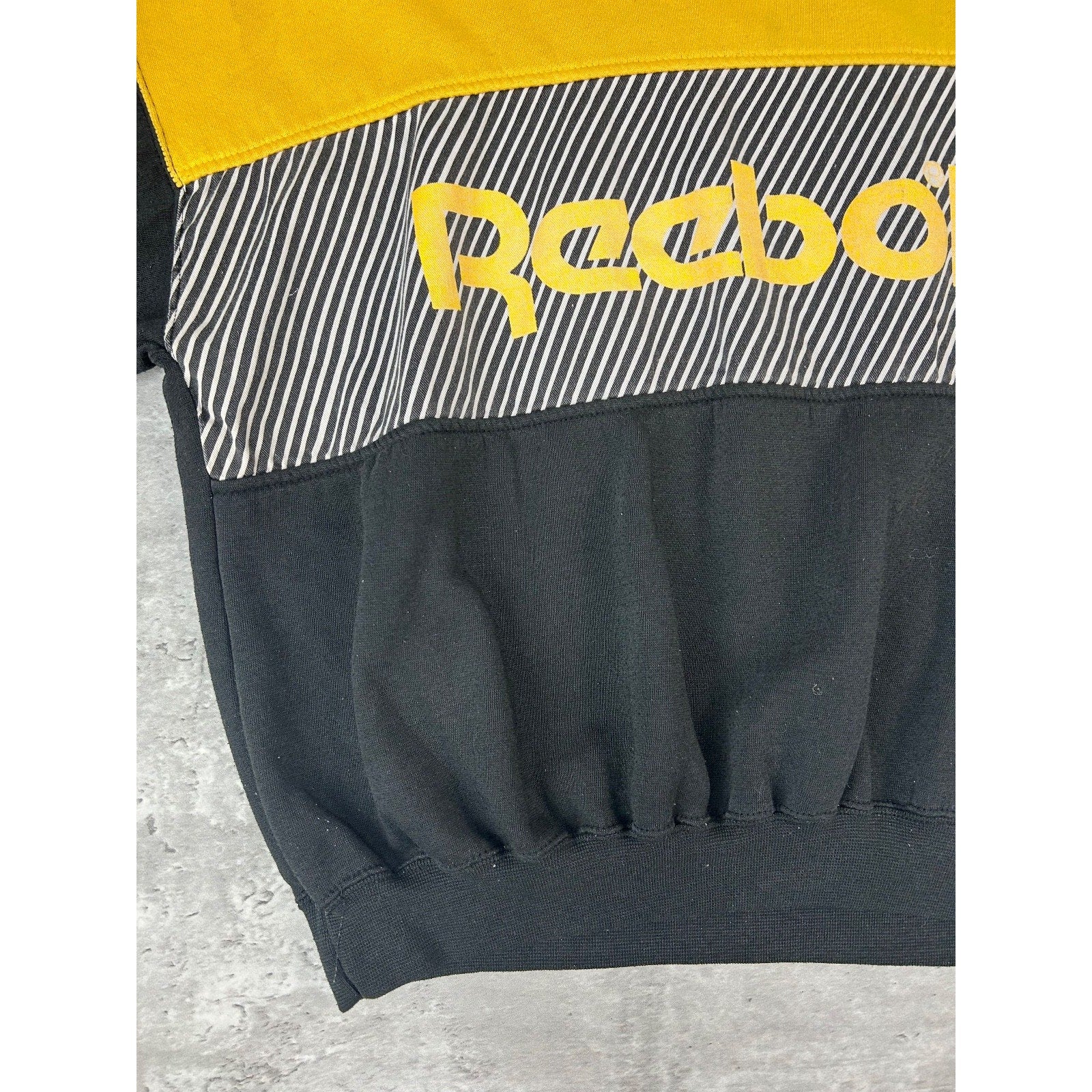Vintage 80s/90s Reebok Graphic Spellout Crewneck Sweatshirt Size Medium