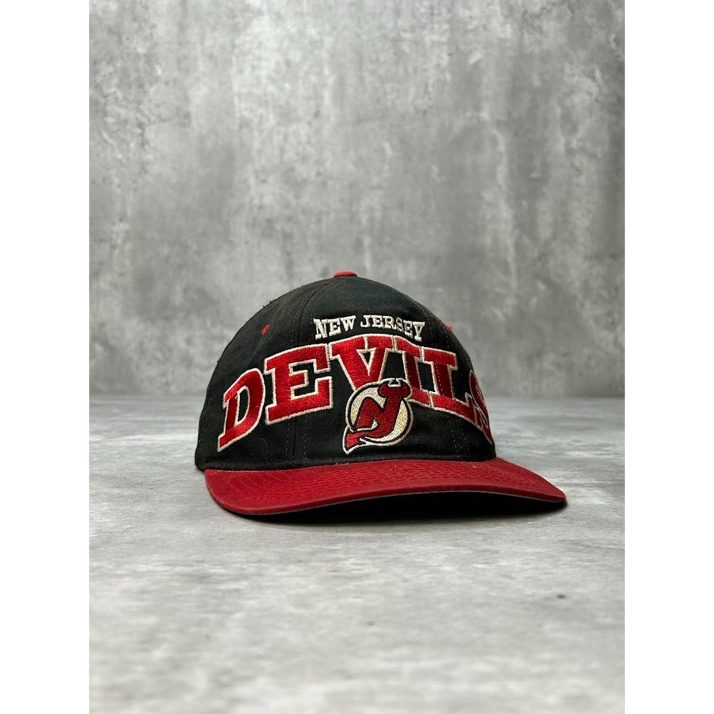 Vintage 90s New Jersey Devils NHL Starter Embroidered Spellout Snapback Hat OSFA