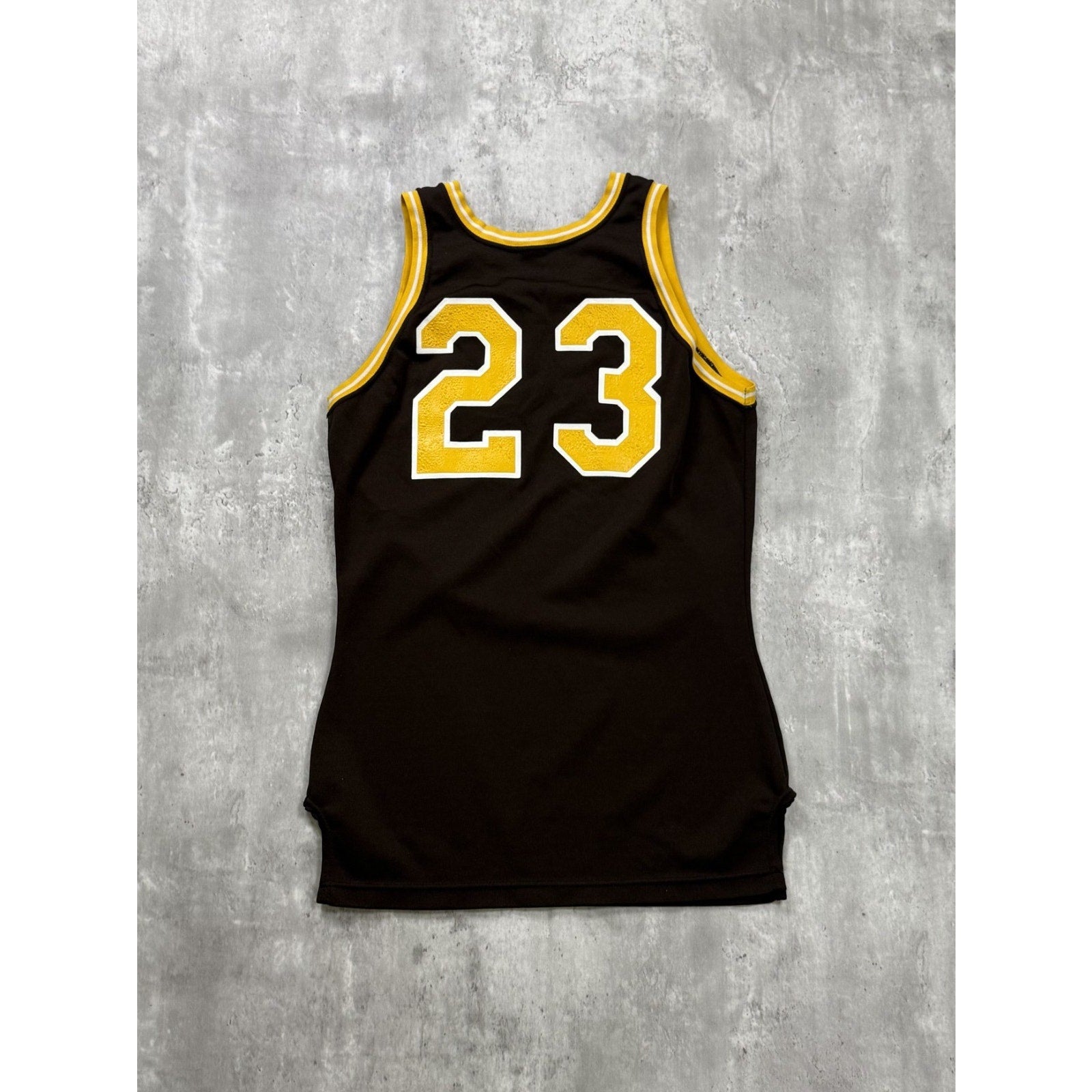 Vintage 80s/90s Wildcats #23 Collegiate Basketball Jersey Size Medium
