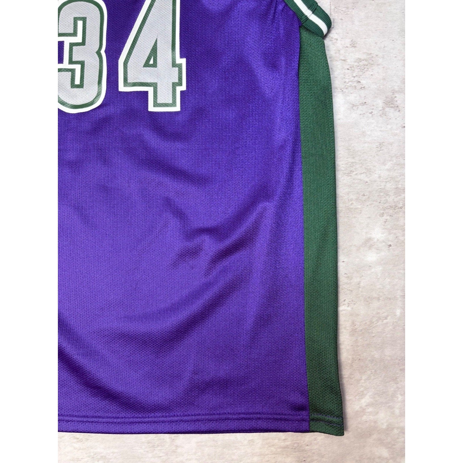 Vintage 90s Ray Allen #34 Milwaukee Bucks NBA Champion Jersey Size Medium YOUTH