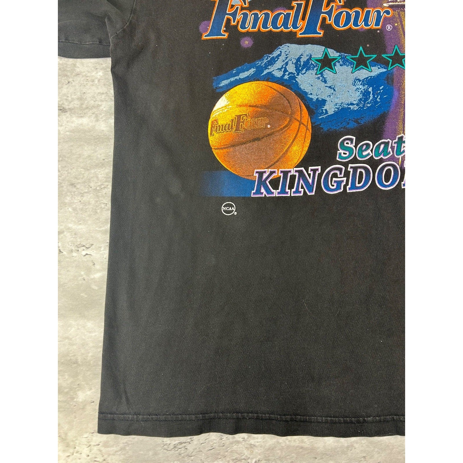 Vintage 1995 NCAA March Madness Final Four Graphic T-Shirt Size Large