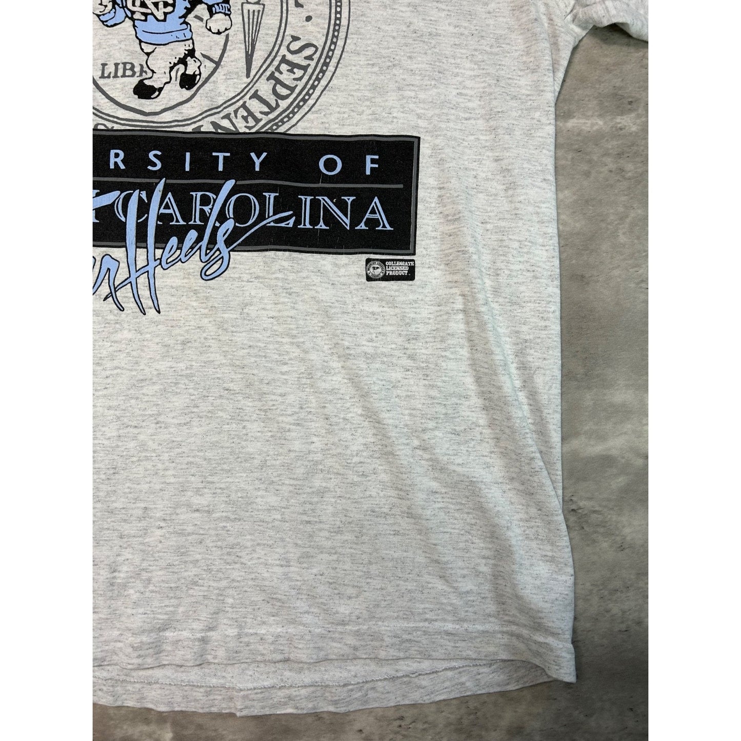Vintage 90s UNC Tarheels NCAA Collegiate Crest Graphic T-Shirt Size XL