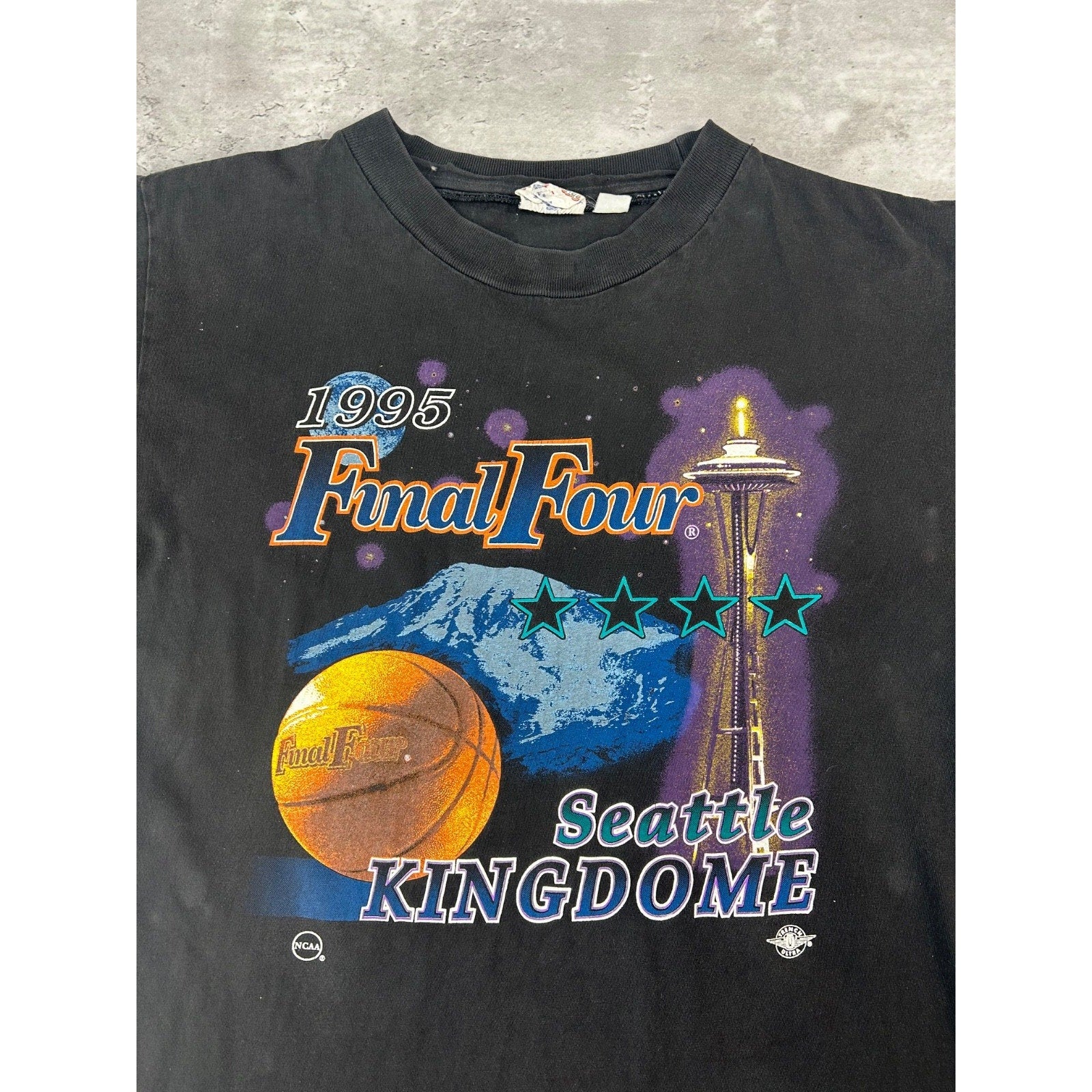 Vintage 1995 NCAA March Madness Final Four Graphic T-Shirt Size Large
