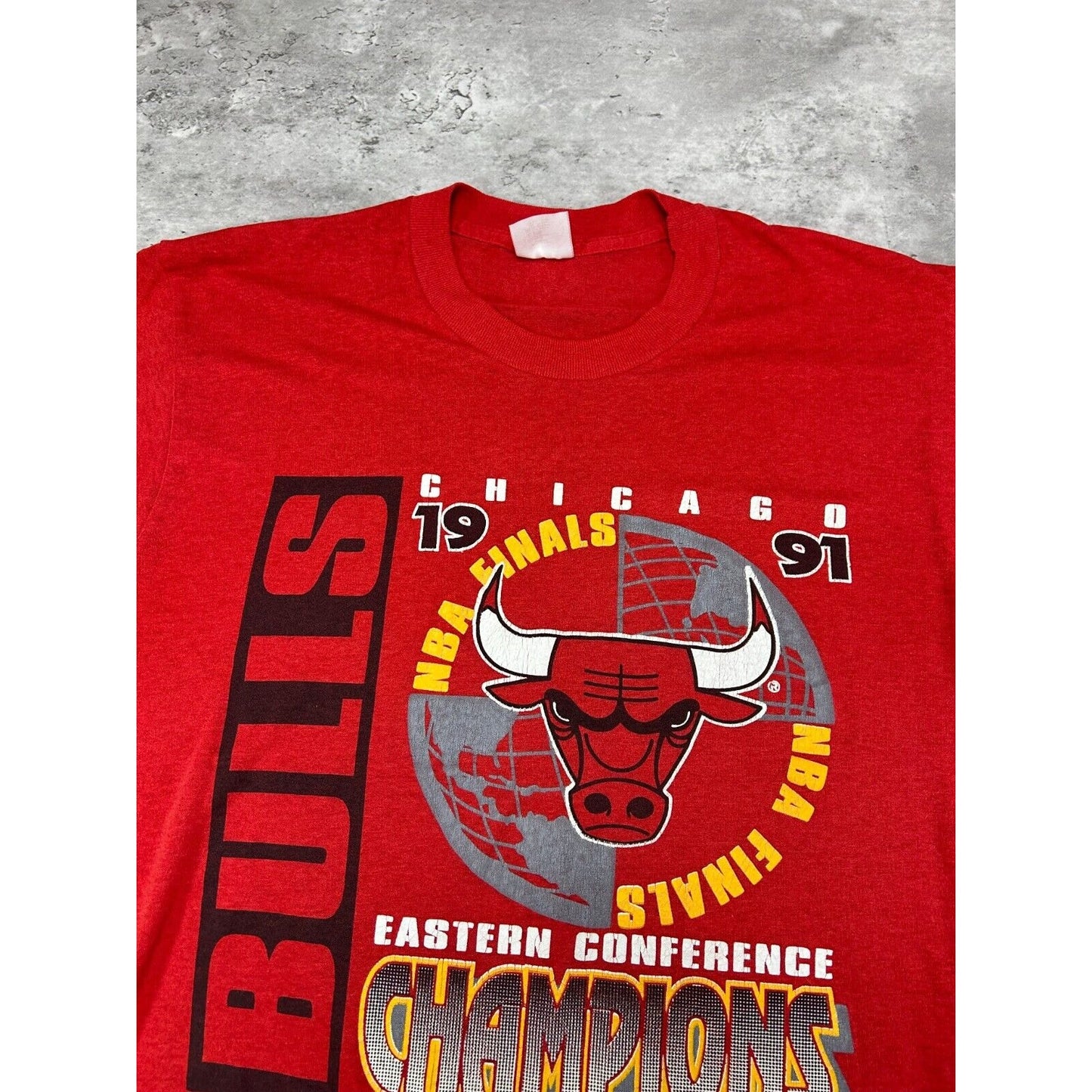 Vintage 1991 Chicago Bulls NBA World Champion Graphic T-Shirt Size Large 90s Red