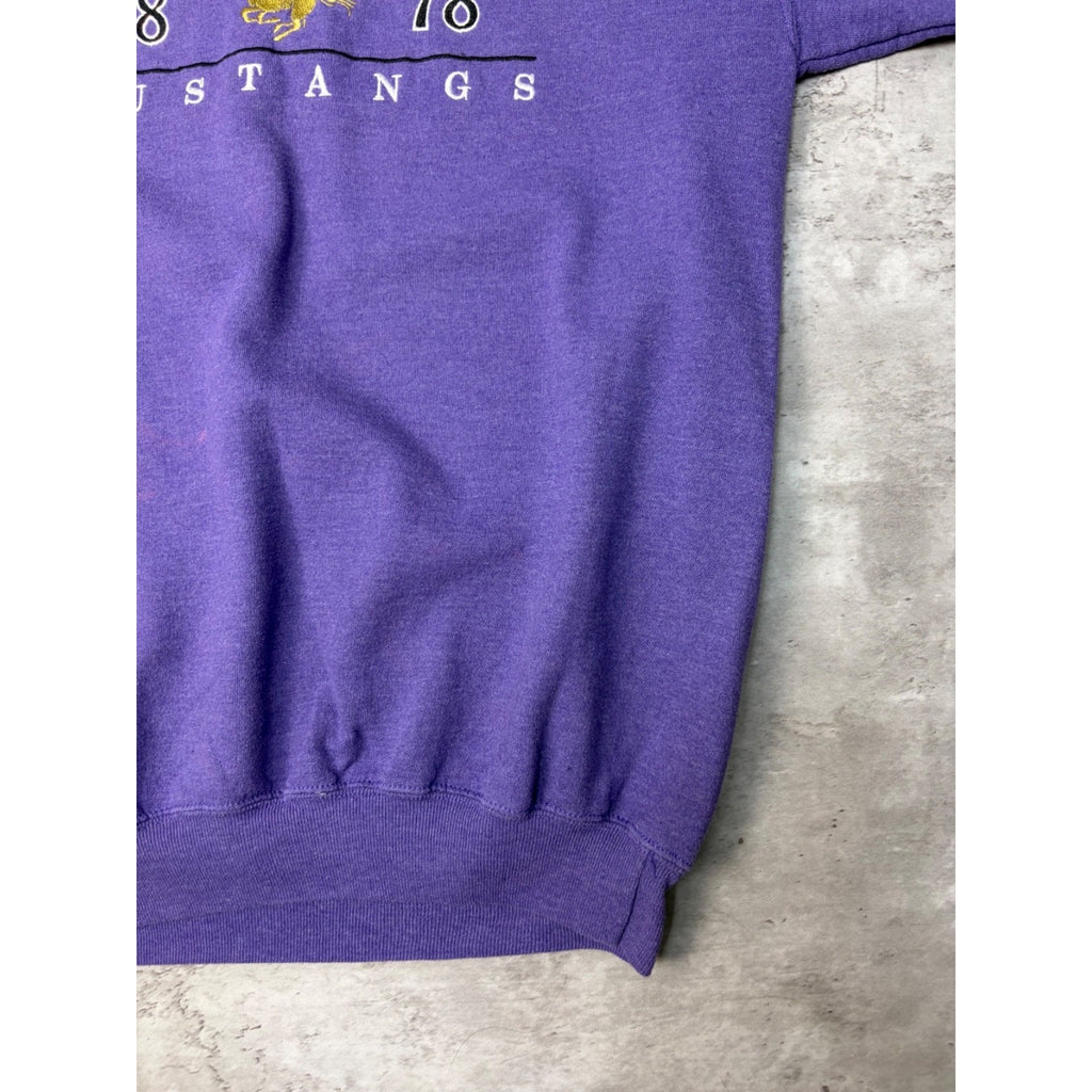 Vintage 90s Western Mustangs NCAA Embroidered Spellout Sweatshirt Size Medium