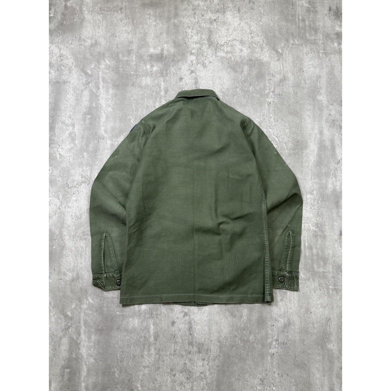 Vintage US Army Patched OG-107 Button Up Shirt Size Medium