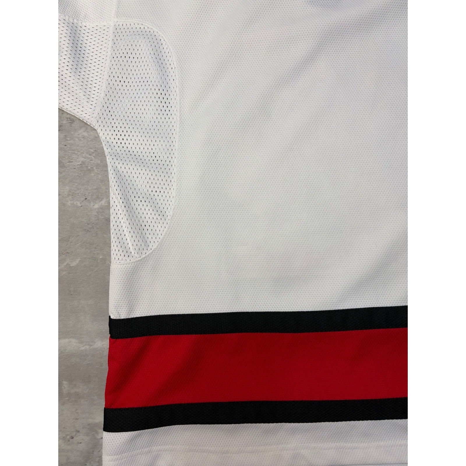 Team Canada NHL Embroidered Nike Hockey Jersey Size Small