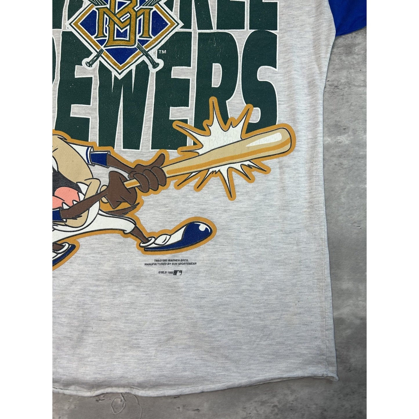 Vintage 1995 Milwaukee Brewers MLB Looney Tunes Taz Jersey Size Large