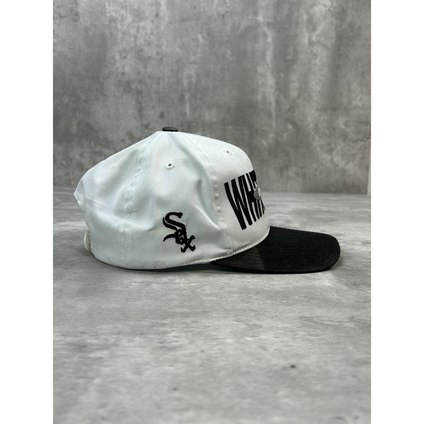 Vintage 90s Chicago White Sox MLB Embroidered Spellout Snapback Hat OSFA