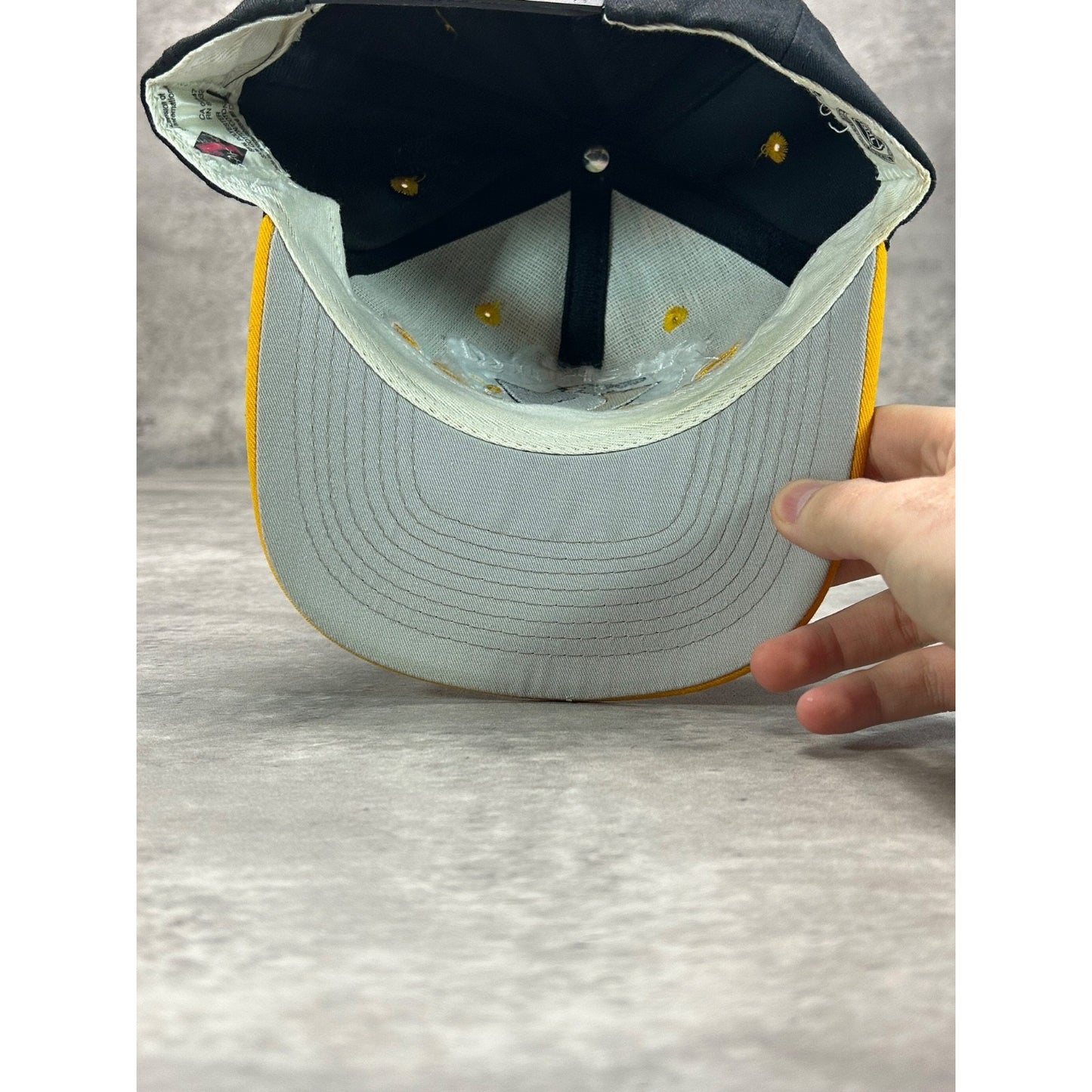 Vintage 90s Pittsburgh Penguins NHL Embroidered Spellout Snapback Hat OSFA