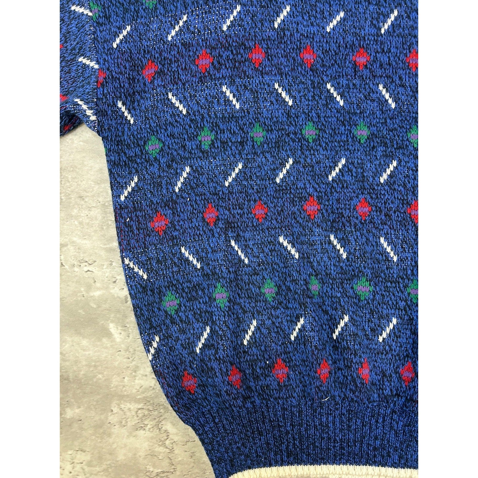 Vintage 90s Van Heusen Abstract Striped Pullover Knit Sweater Size Medium