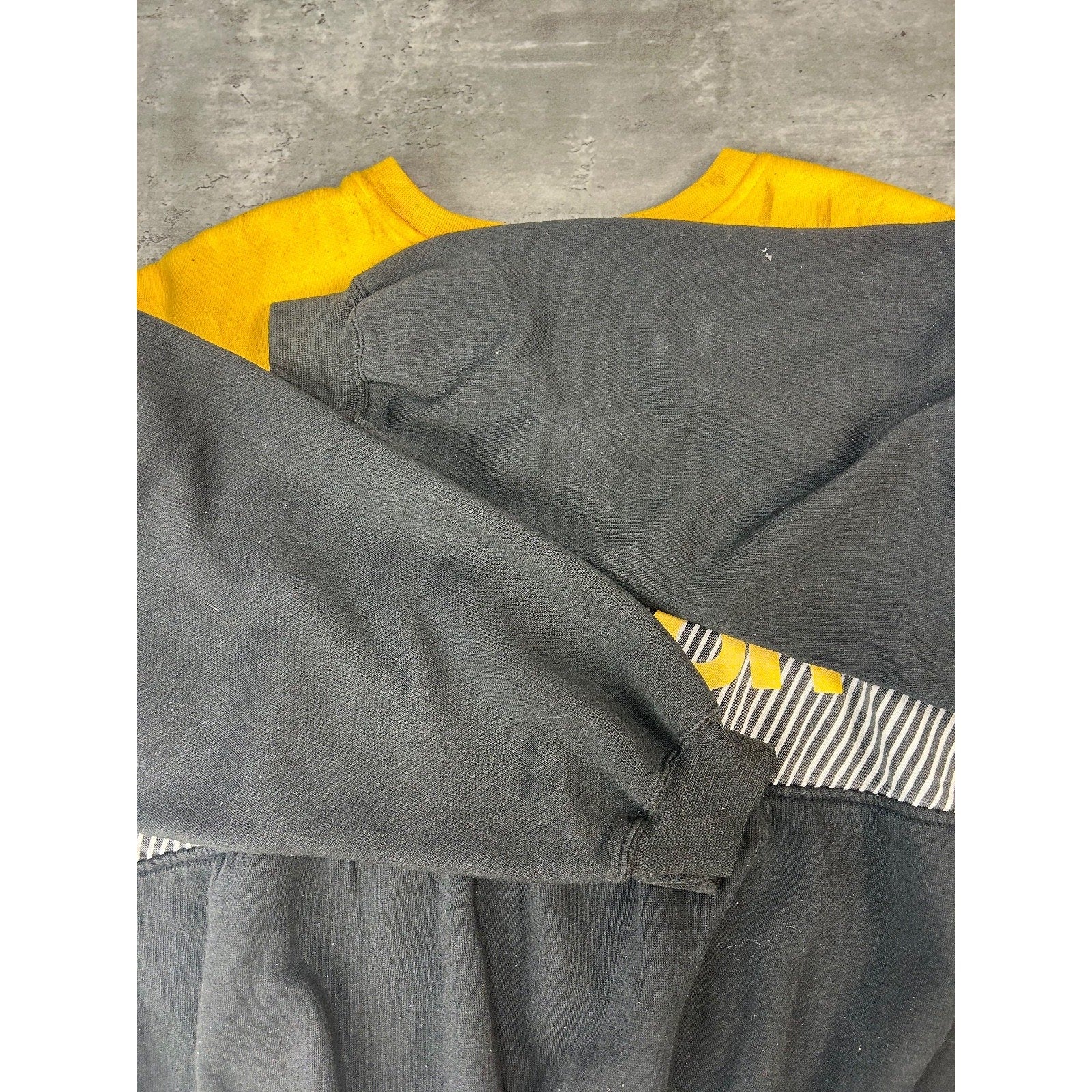Vintage 80s/90s Reebok Graphic Spellout Crewneck Sweatshirt Size Medium