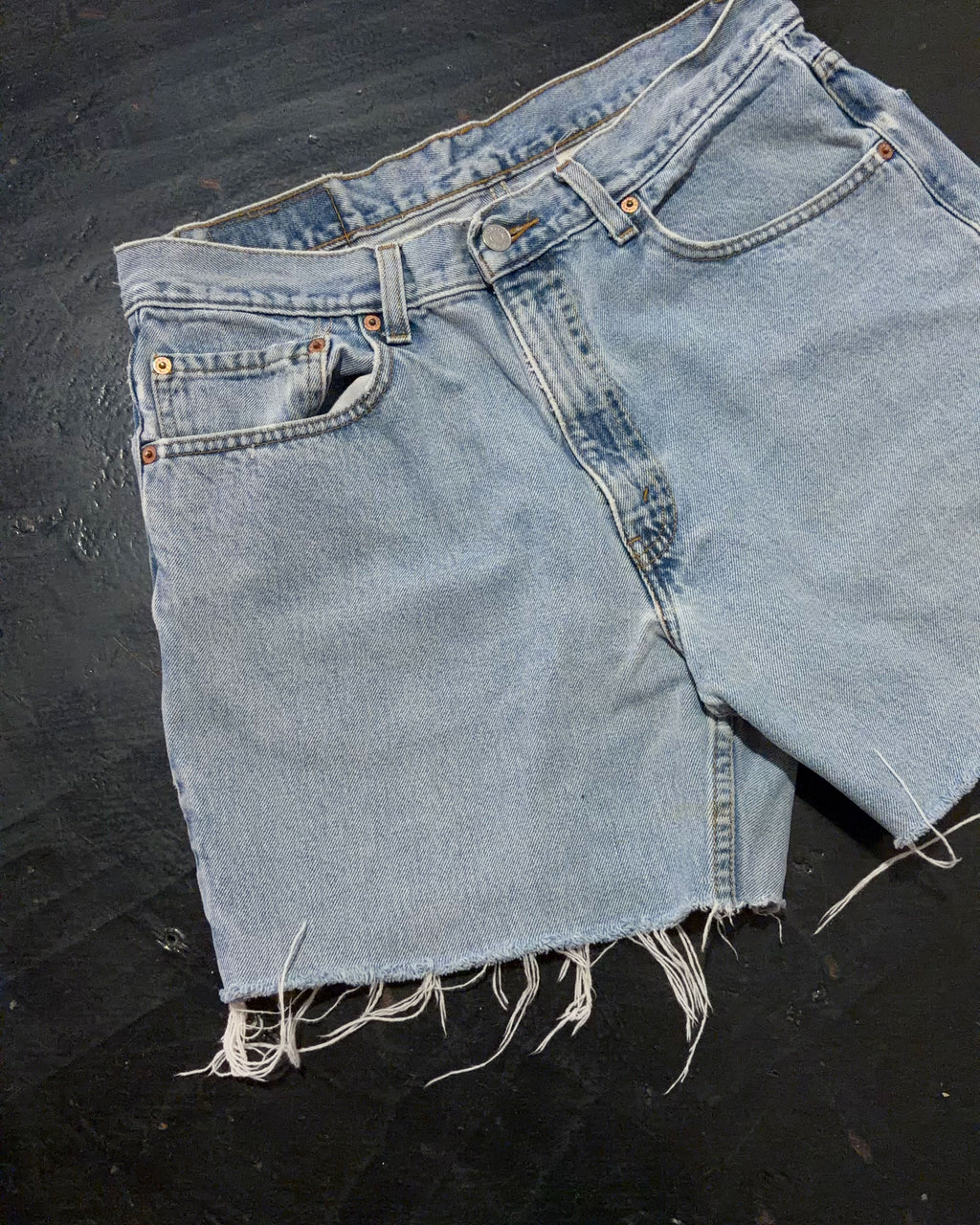 Vintage 90s Levis 550 Light Wash Denim Shorts Size 34