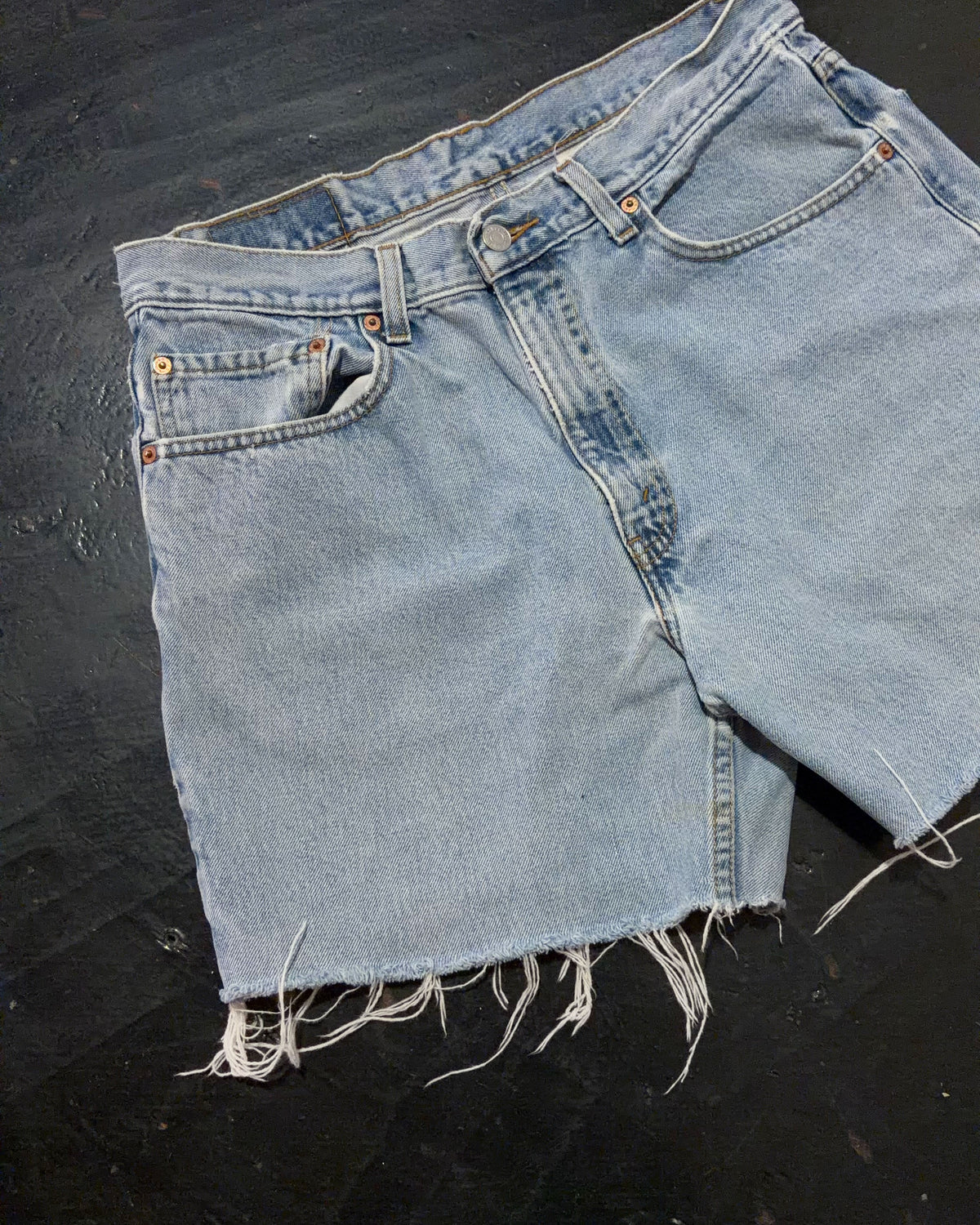 Vintage 90s Levis 550 Light Wash Denim Shorts Size 34