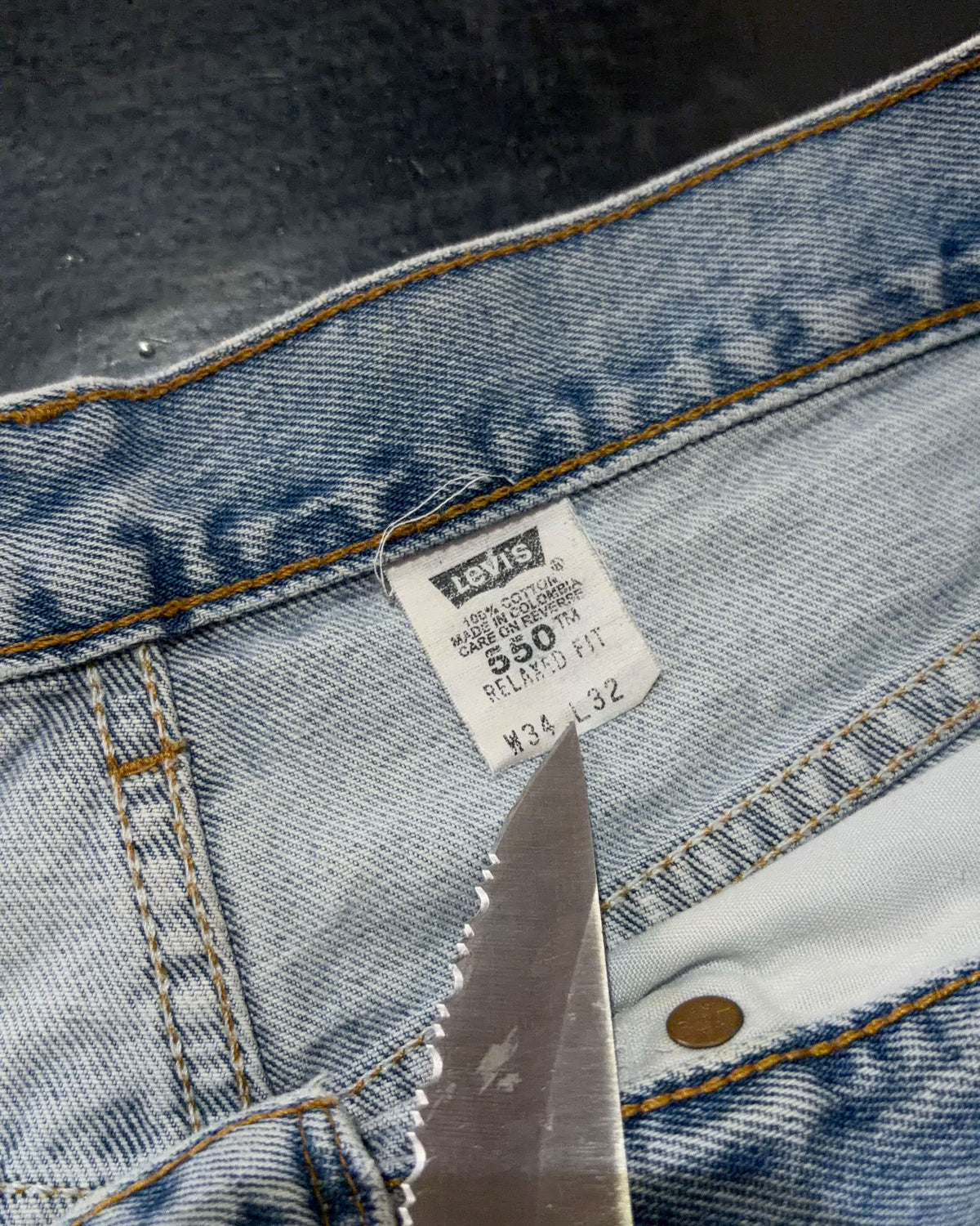 Vintage 90s Levis 550 Light Wash Denim Shorts Size 34