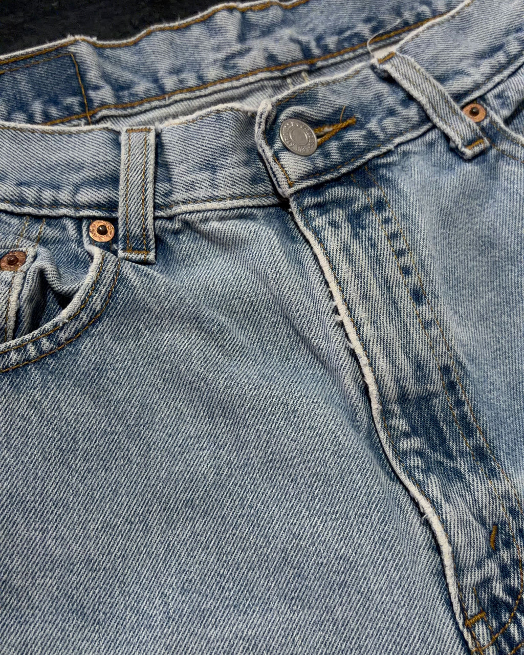 Vintage 90s Levis 550 Light Wash Denim Shorts Size 34