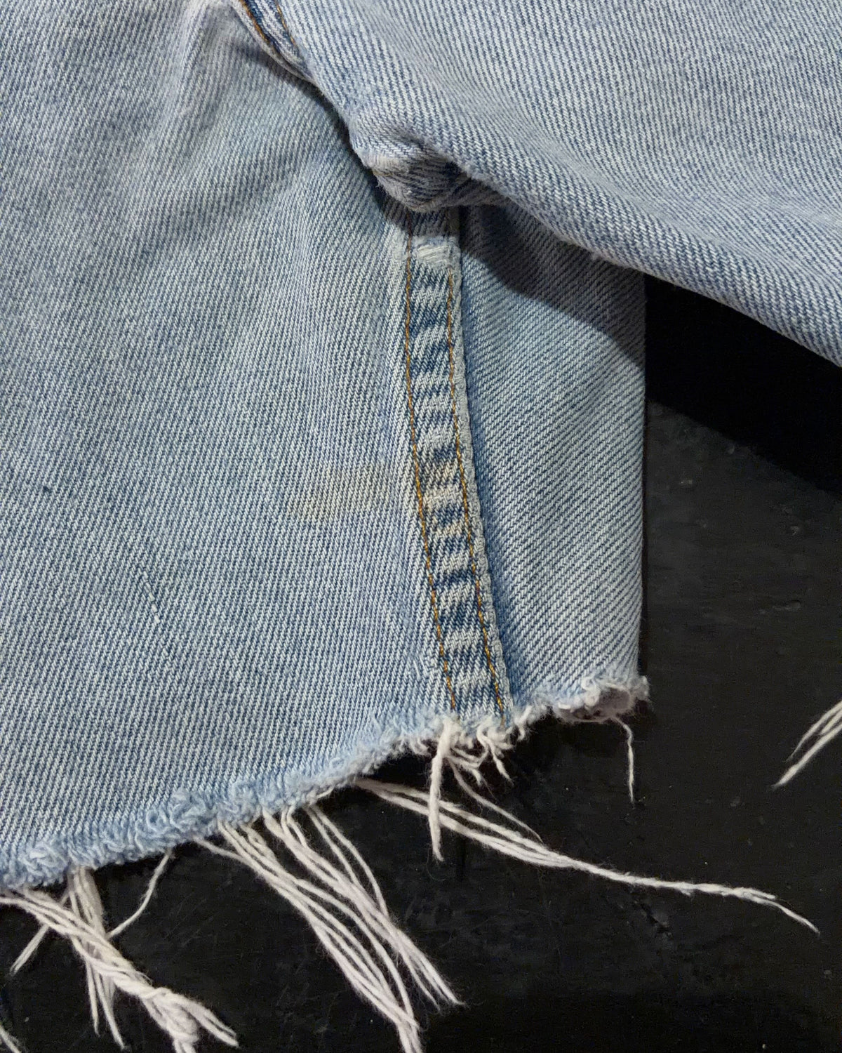 Vintage 90s Levis 550 Light Wash Denim Shorts Size 34