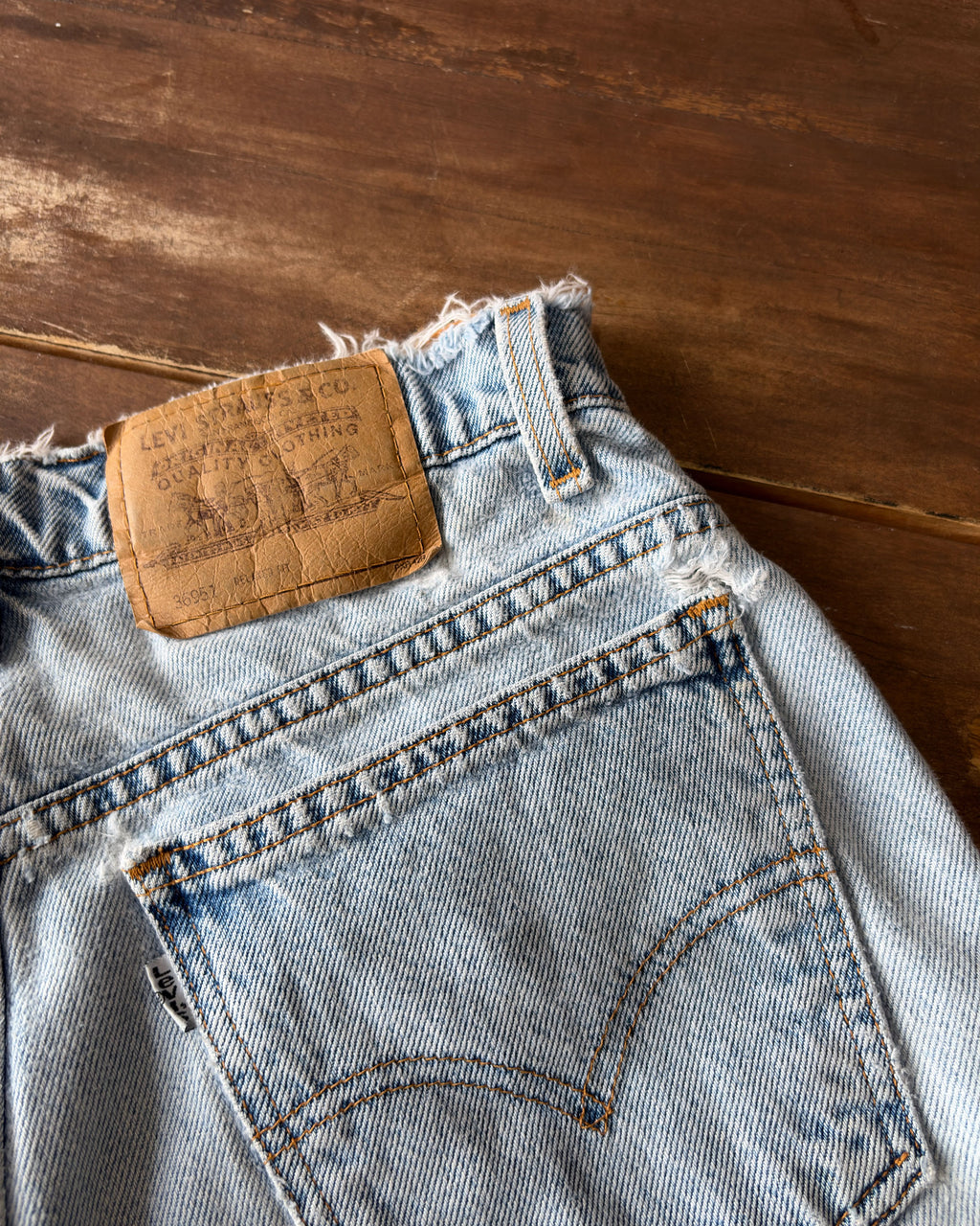 Vintage 90s Womens Levis 950 White Tab Light Wash Denim Shorts Size 30