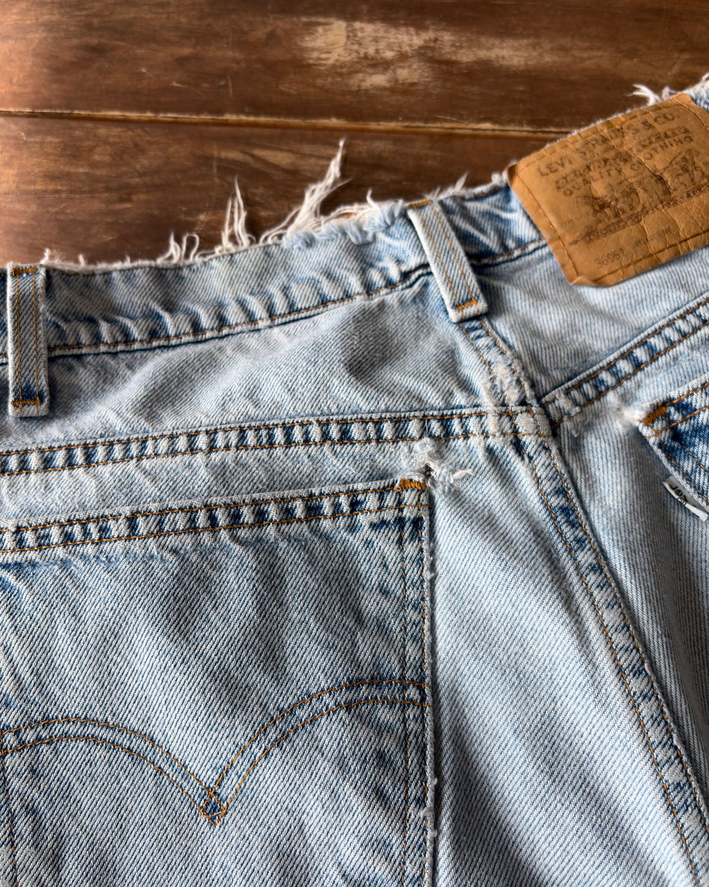 Vintage 90s Womens Levis 950 White Tab Light Wash Denim Shorts Size 30