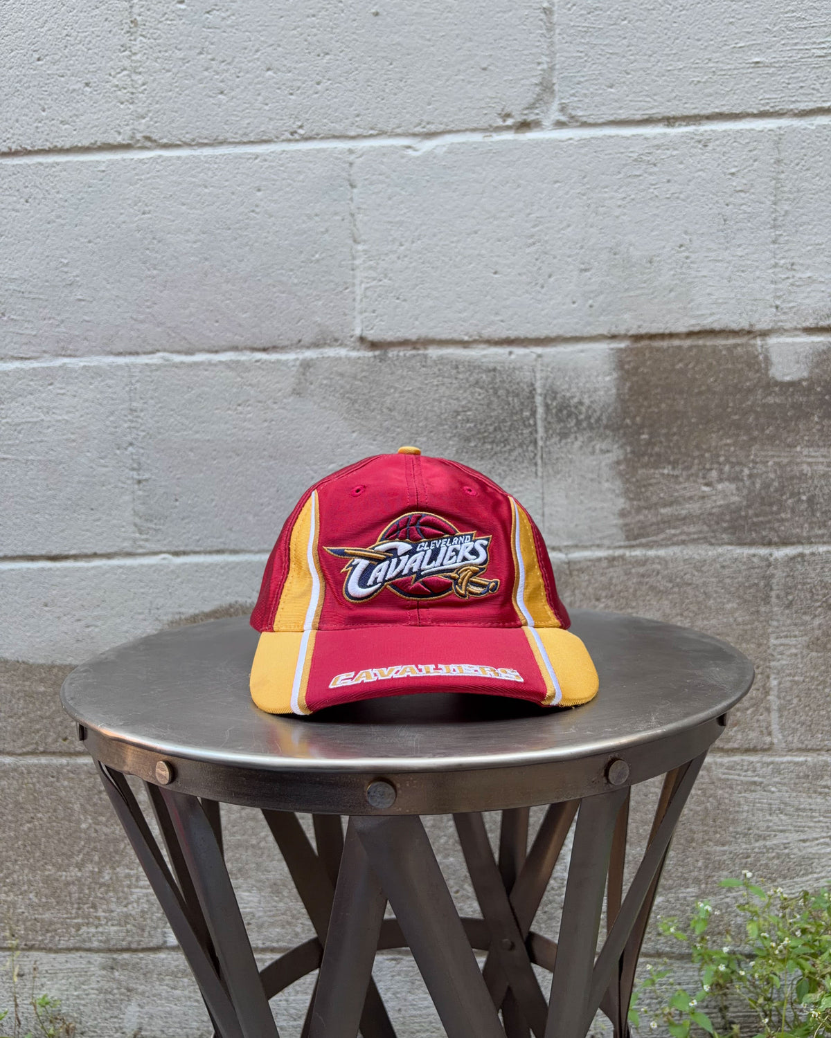 Vintage Cleveland Cavaliers NBA Embroidered Logo Strapback Hat OSFA