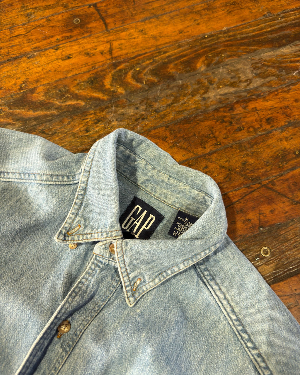 Vintage Gap Light Wash Denim Long Sleeve Button Up Size Medium