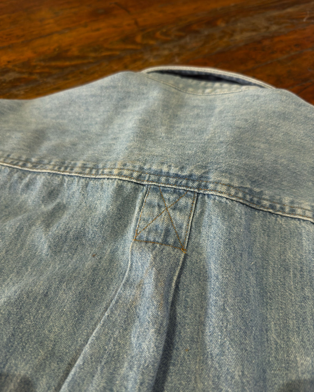 Vintage Gap Light Wash Denim Long Sleeve Button Up Size Medium