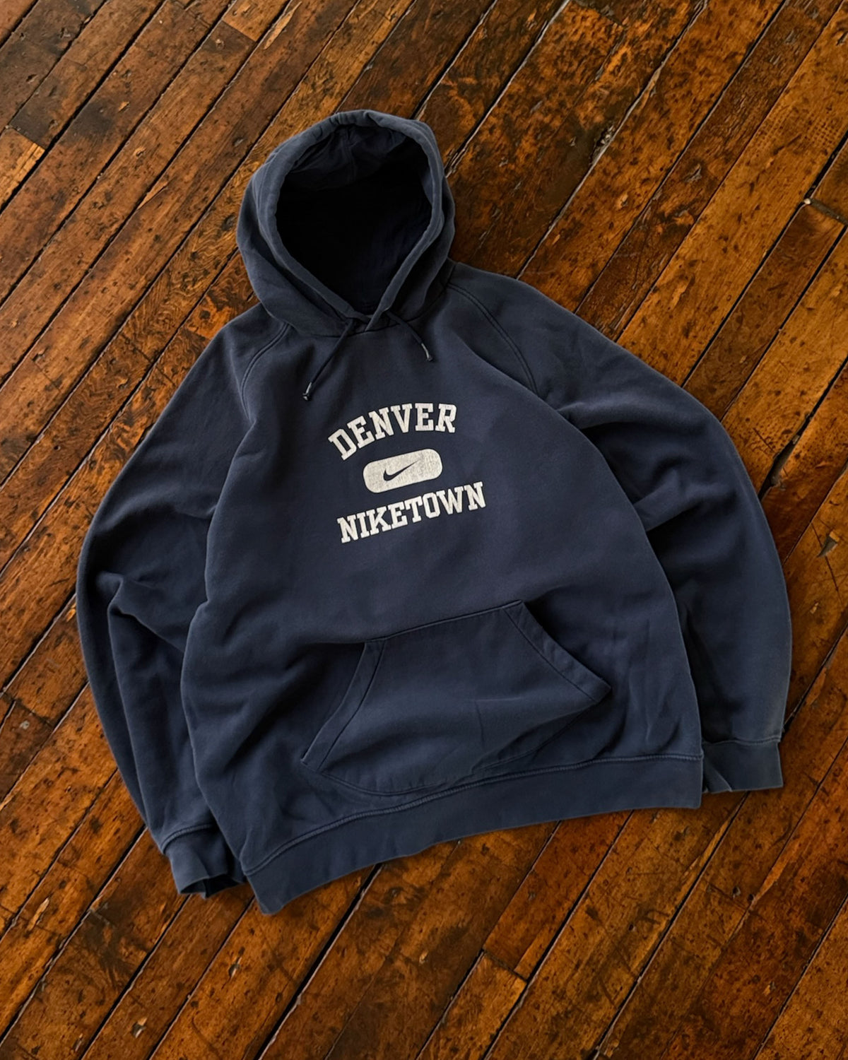 Vintage 2000s Nike Denver Niketown Swoosh Graphic Hooded Sweatshirt Size 2XL