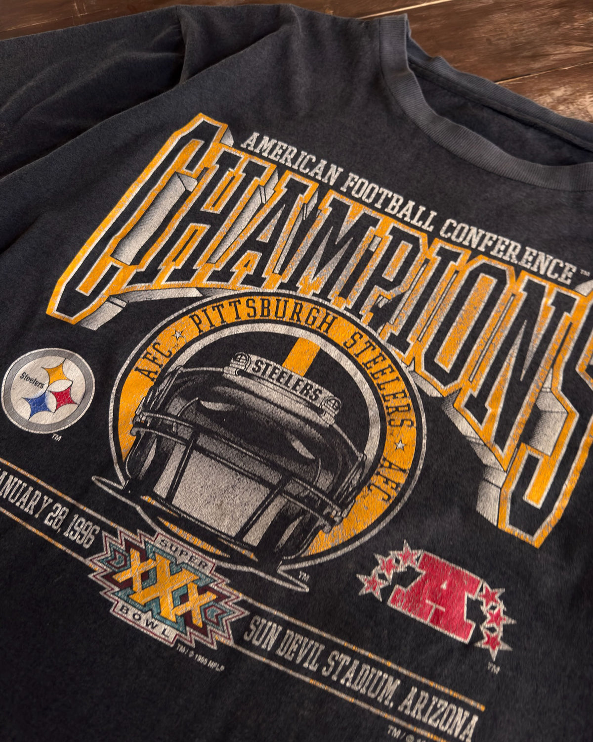 Vintage 1996 Pittsburgh Steelers NFL AFC Champions Helmet Graphic T-Shirt Size