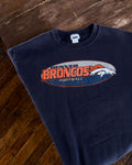 Vintage 2001 Denver Broncos NFL Spellout Graphic Football Sweatshirt Size Large