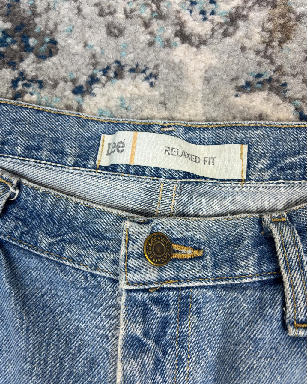 Vintage Lee Relaxed Fit Medium Wash Thrashed Denim Pants Size 39