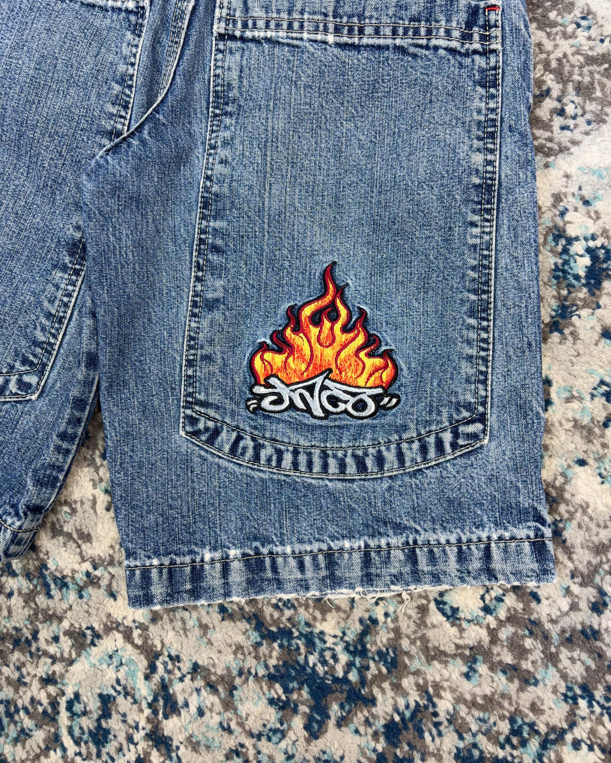 Vintage Y2K JNCO Embroidered Flame Logo Medium Wash Baggy Denim Pants Size YOUTH 10