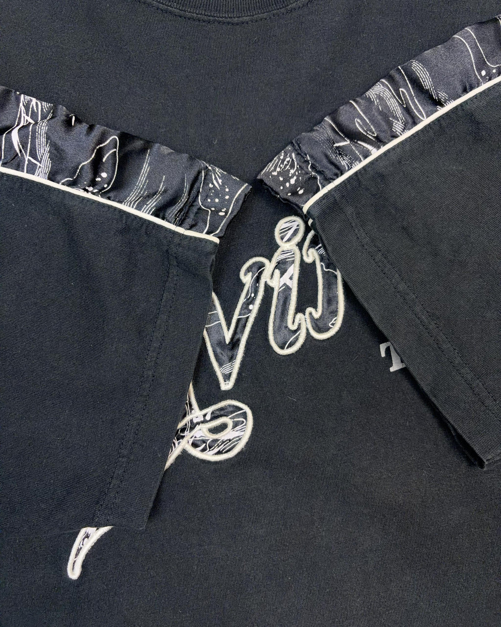 Vintage Y2K Avirex Tigers Embroidered Spellout Sleeve Graphic Jersey Size 2XL