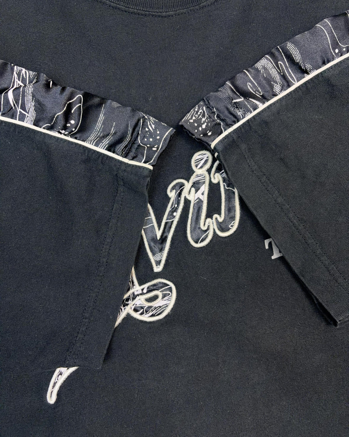 Vintage Y2K Avirex Tigers Embroidered Spellout Sleeve Graphic Jersey Size 2XL