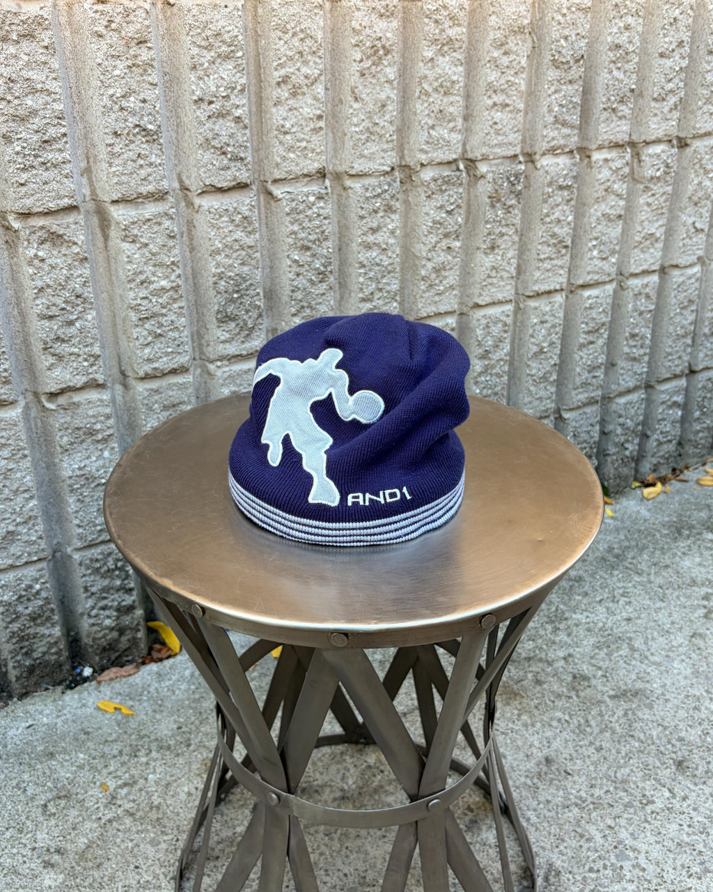 Bonnet vintage Y2K AND1 avec silhouette de basketteur brodée taille unique