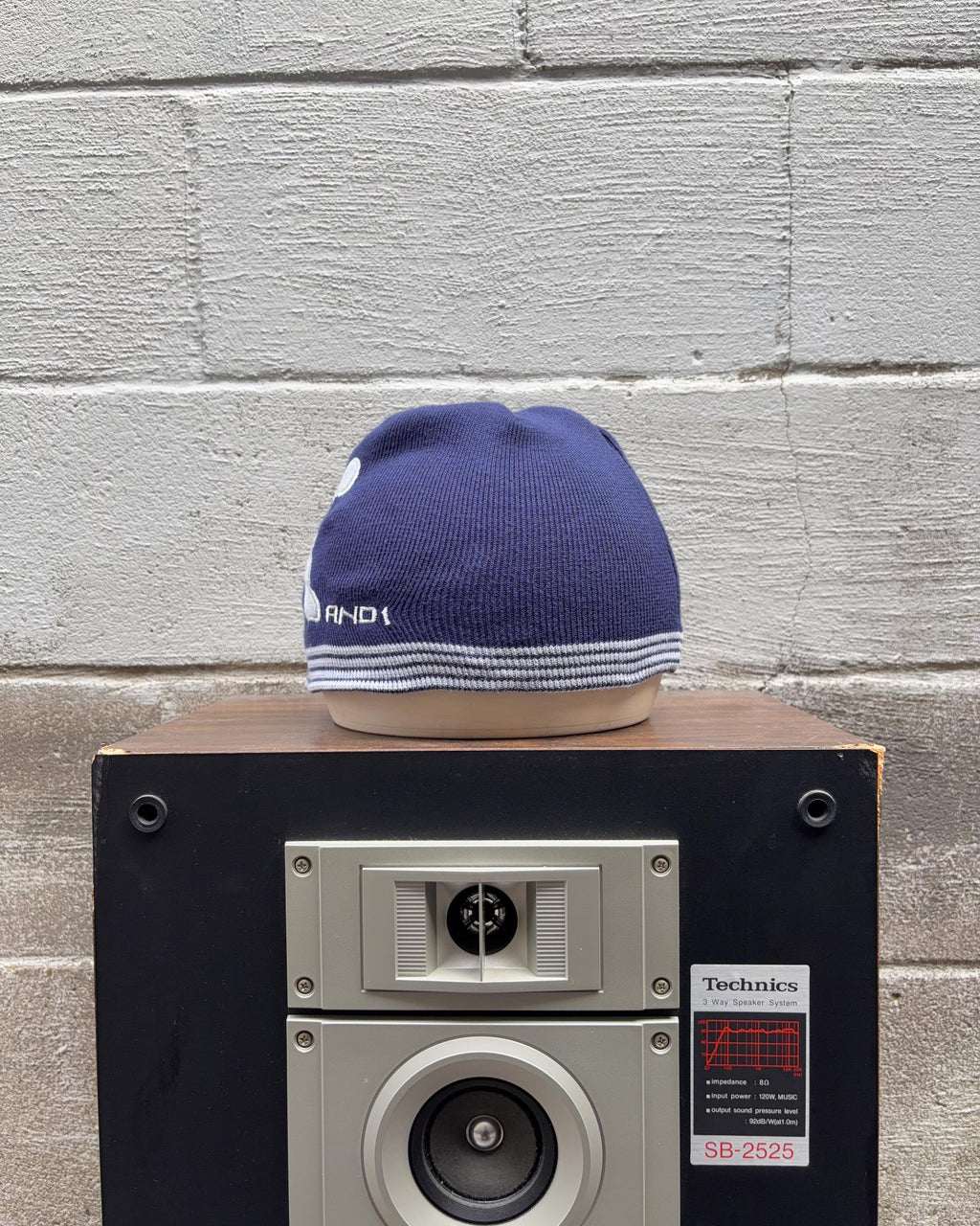 Bonnet vintage Y2K AND1 avec silhouette de basketteur brodée taille unique