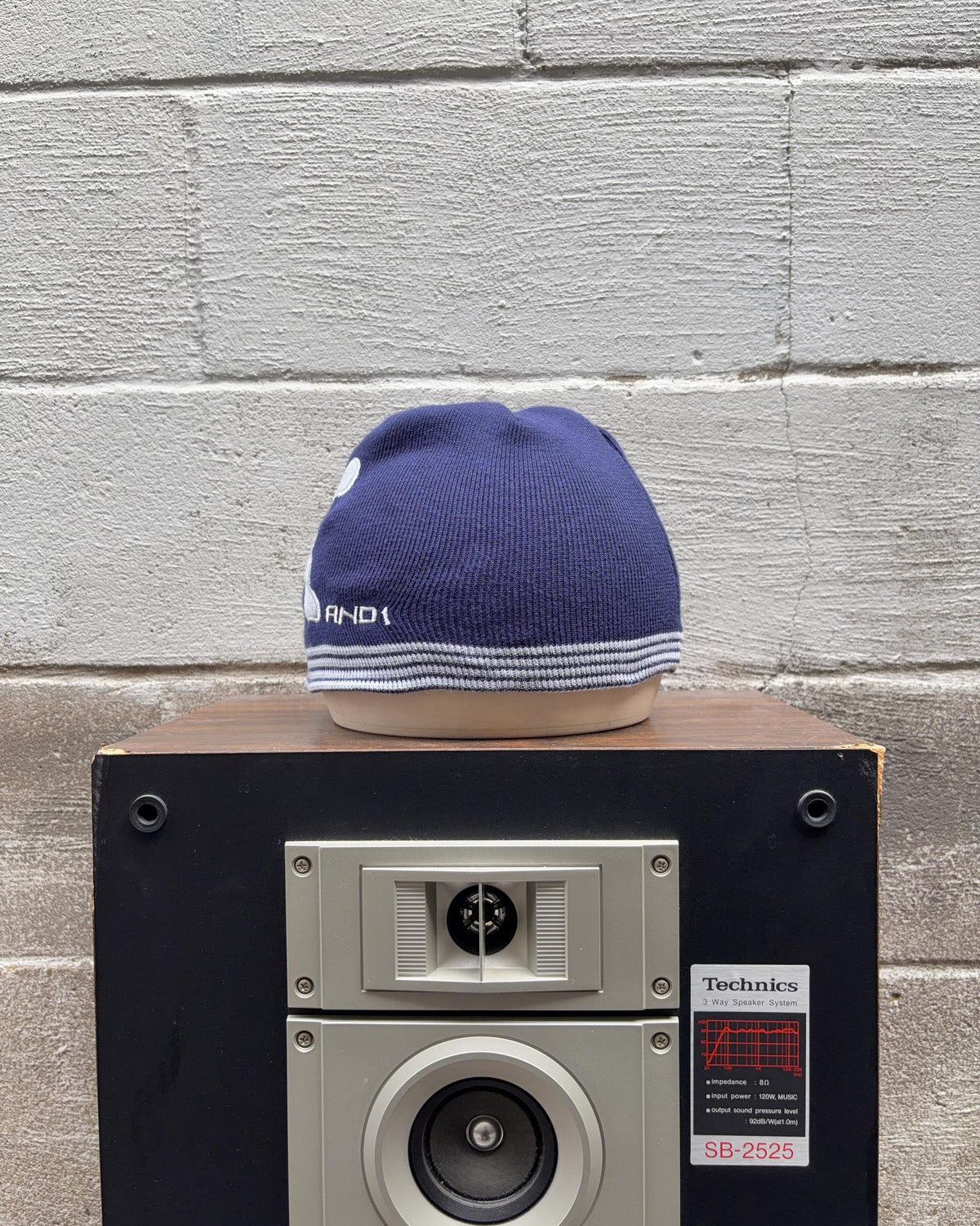 Bonnet vintage Y2K AND1 avec silhouette de basketteur brodée taille unique