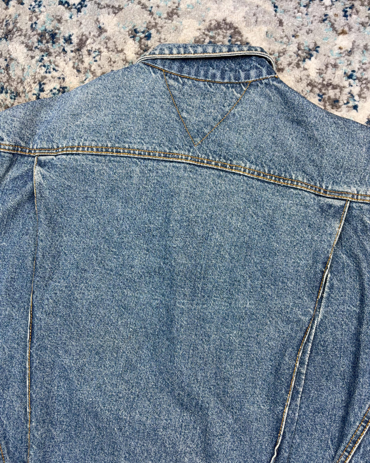 Vintage Tommy Hilfiger Medium Wash Denim Trucker Jacket Size Large