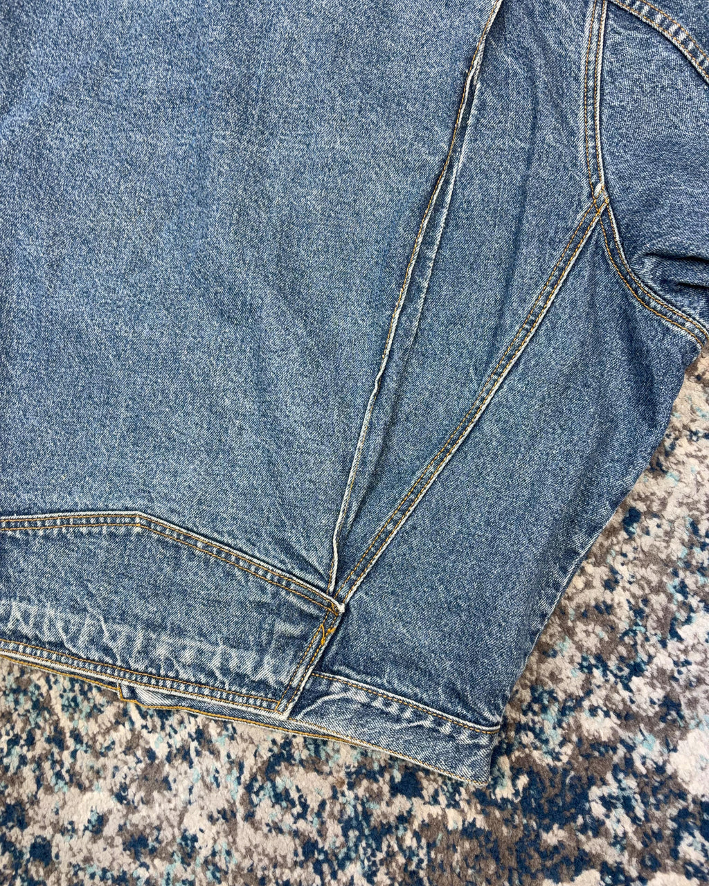 Vintage Tommy Hilfiger Medium Wash Denim Trucker Jacket Size Large