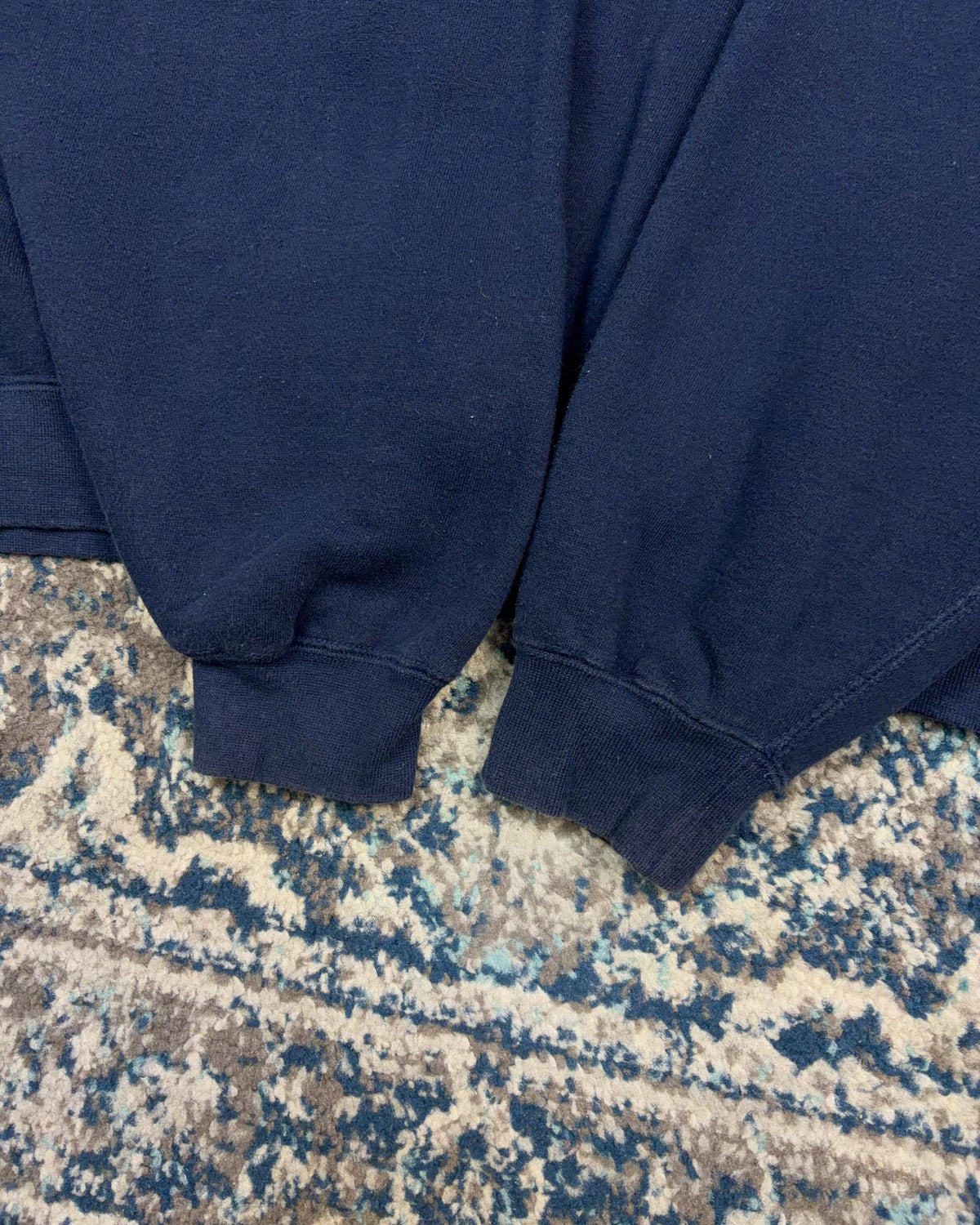Vintage Notre Dame Fighting Irish NCAA Embroidered Crest Sweatshirt Size XL