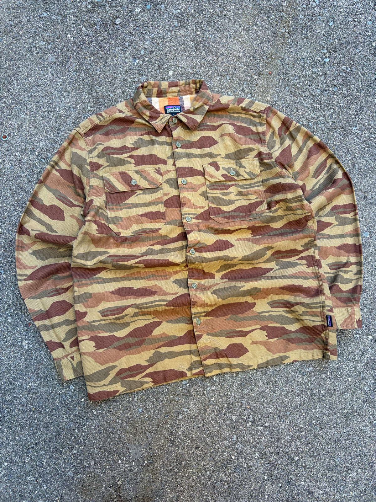 Patagonia Camo Long Sleeve Double Pocket Button Up Shirt Size Large