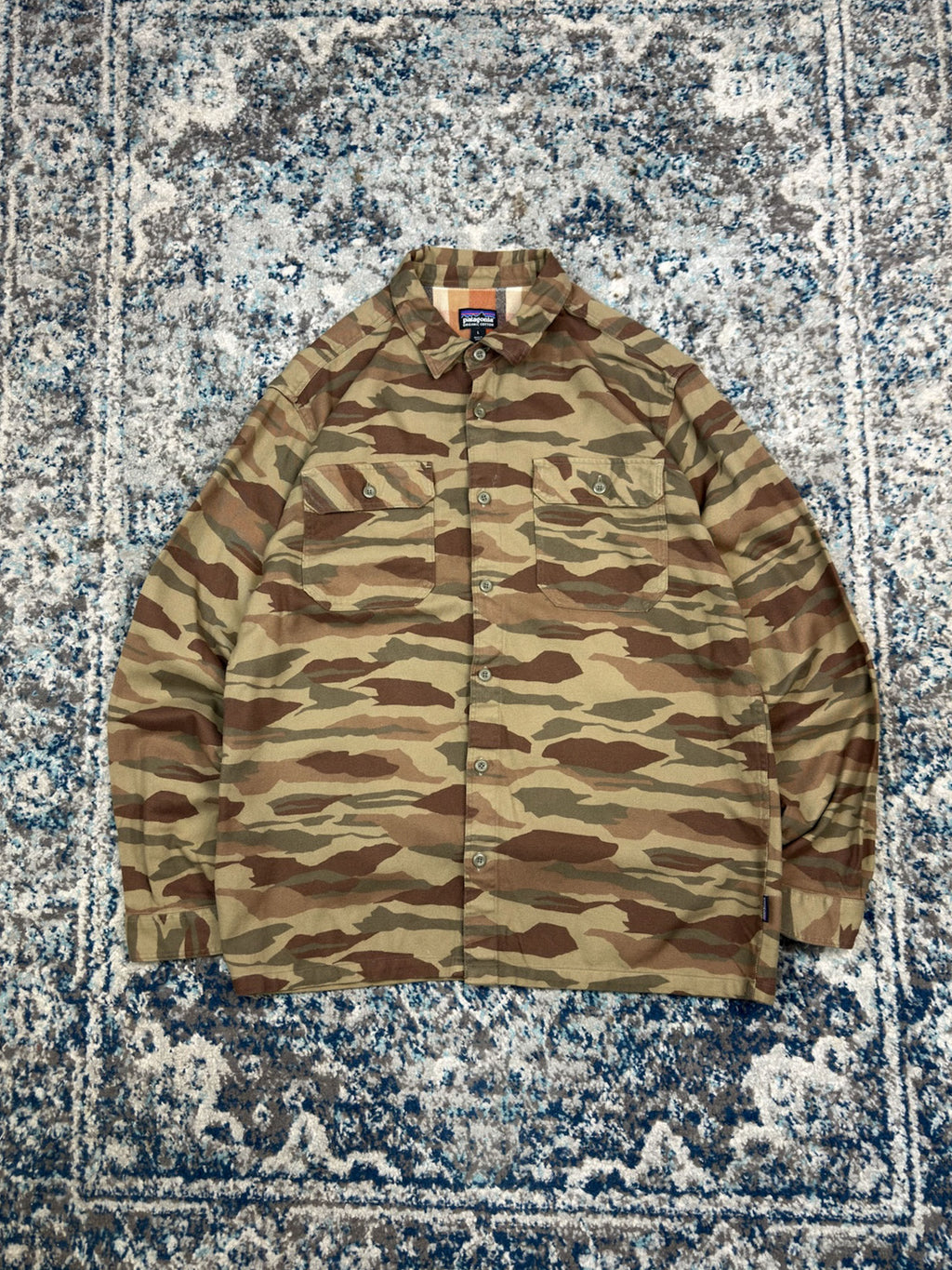 Patagonia Camo Long Sleeve Double Pocket Button Up Shirt Size Large