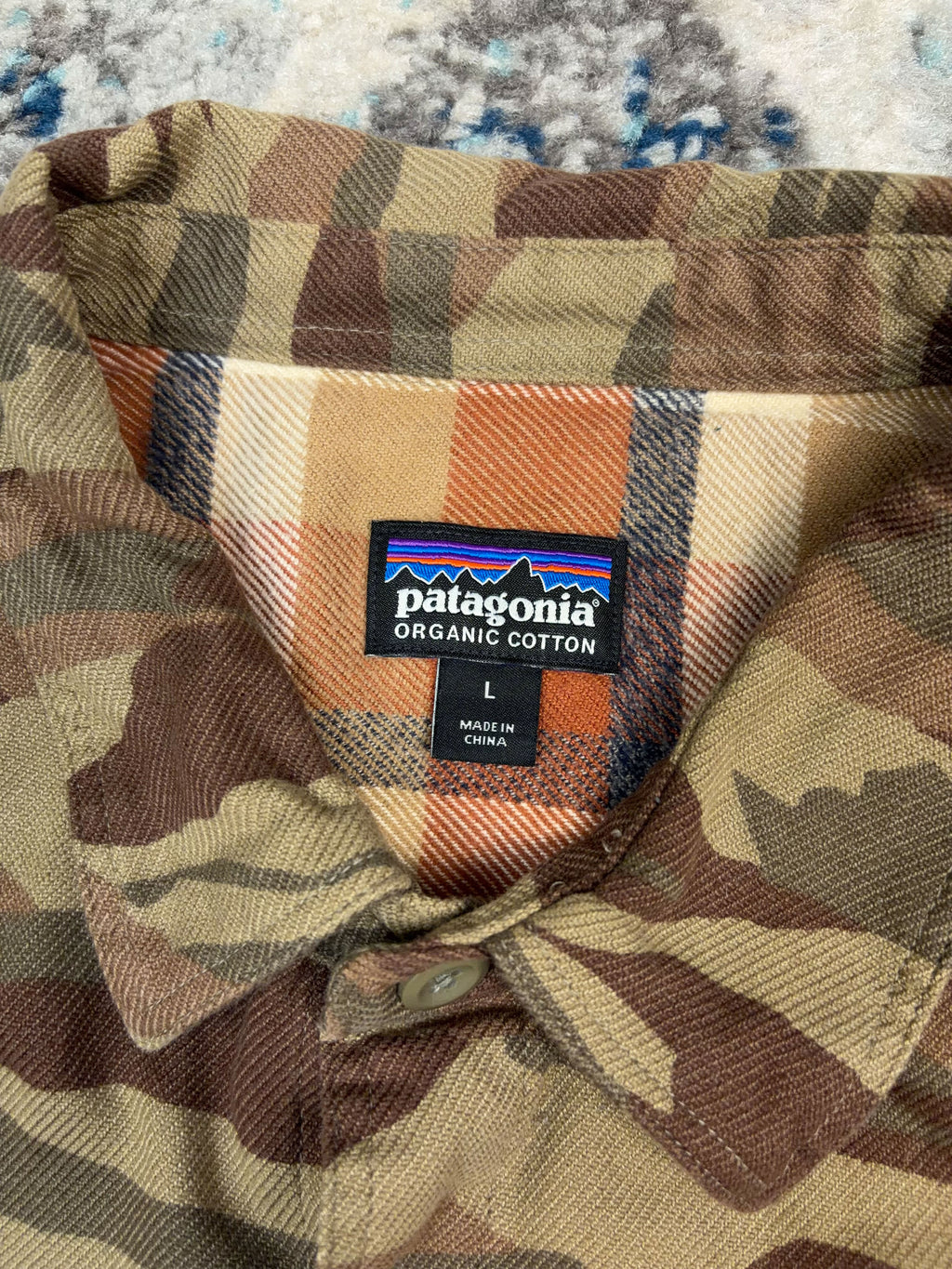 Patagonia Camo Long Sleeve Double Pocket Button Up Shirt Size Large