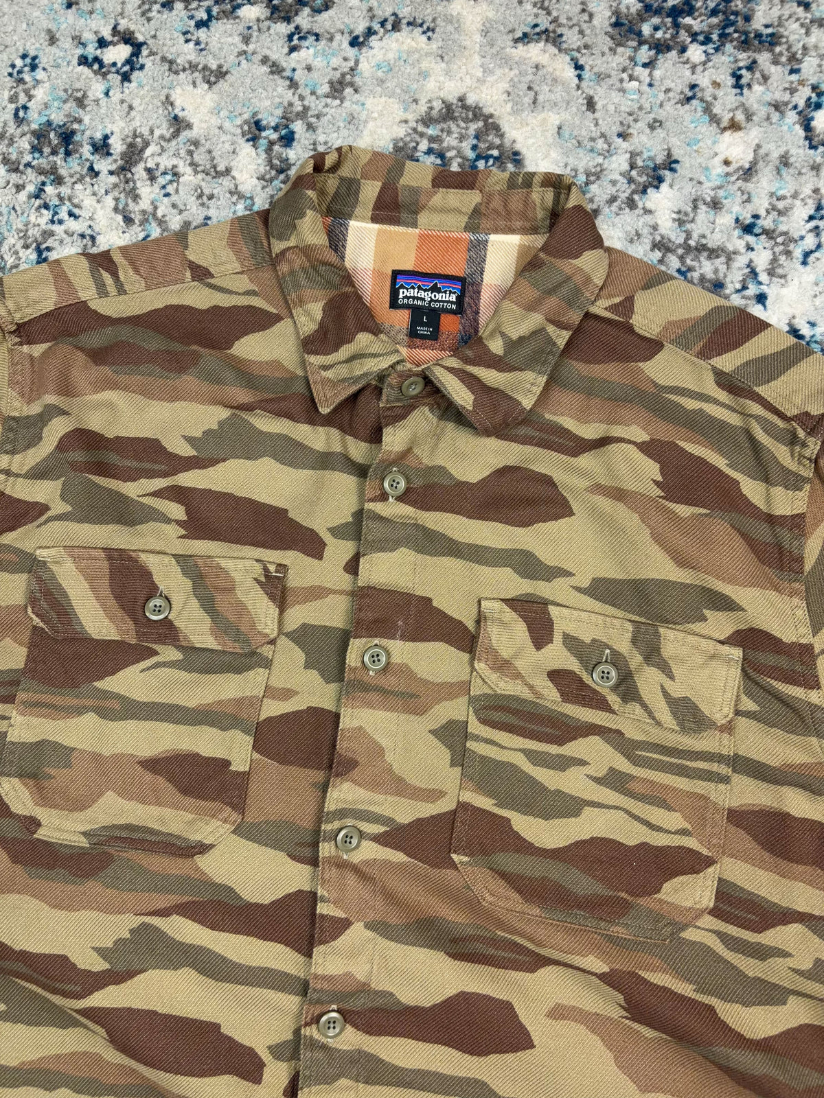 Patagonia Camo Long Sleeve Double Pocket Button Up Shirt Size Large