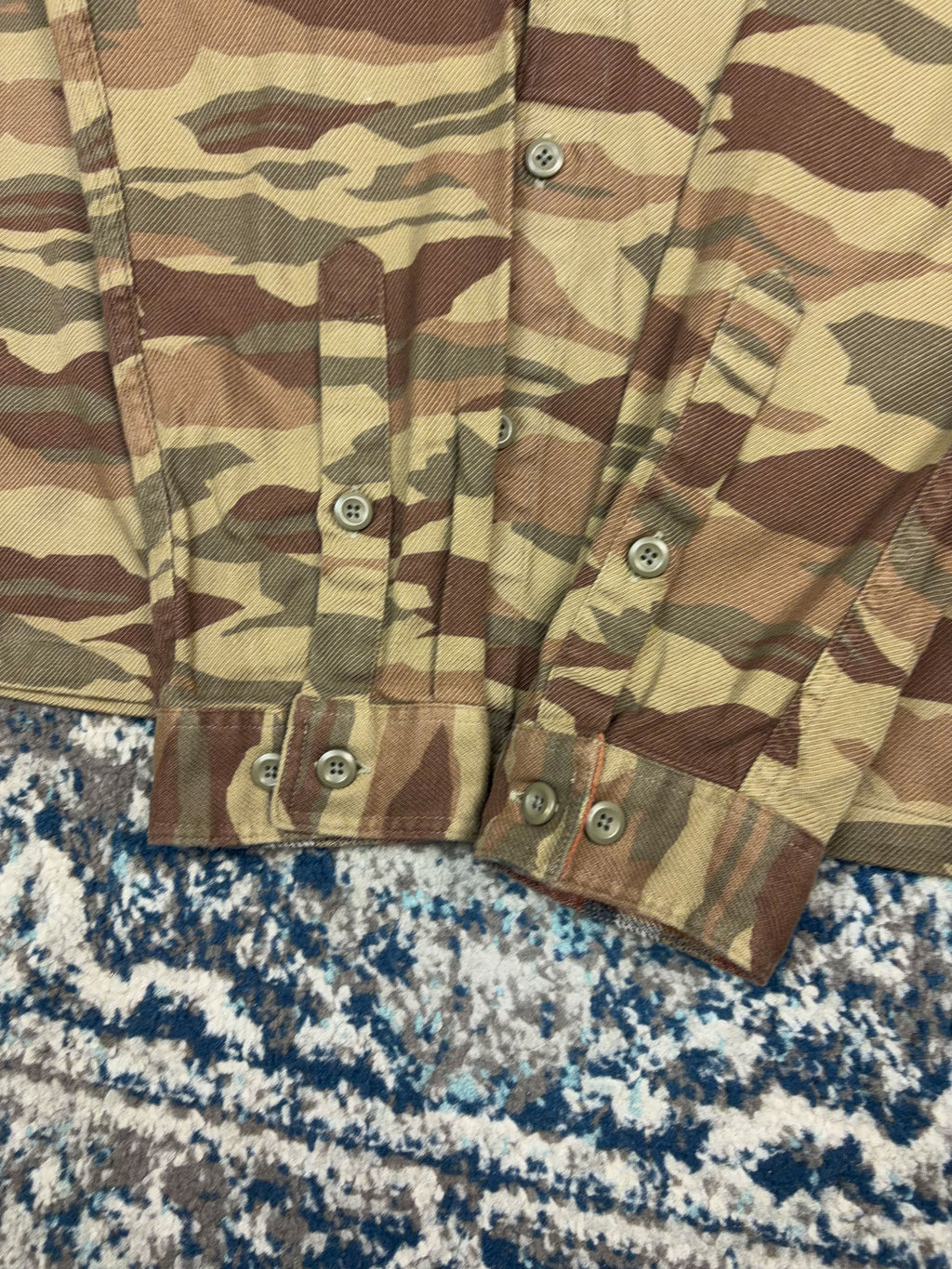 Patagonia Camo Long Sleeve Double Pocket Button Up Shirt Size Large