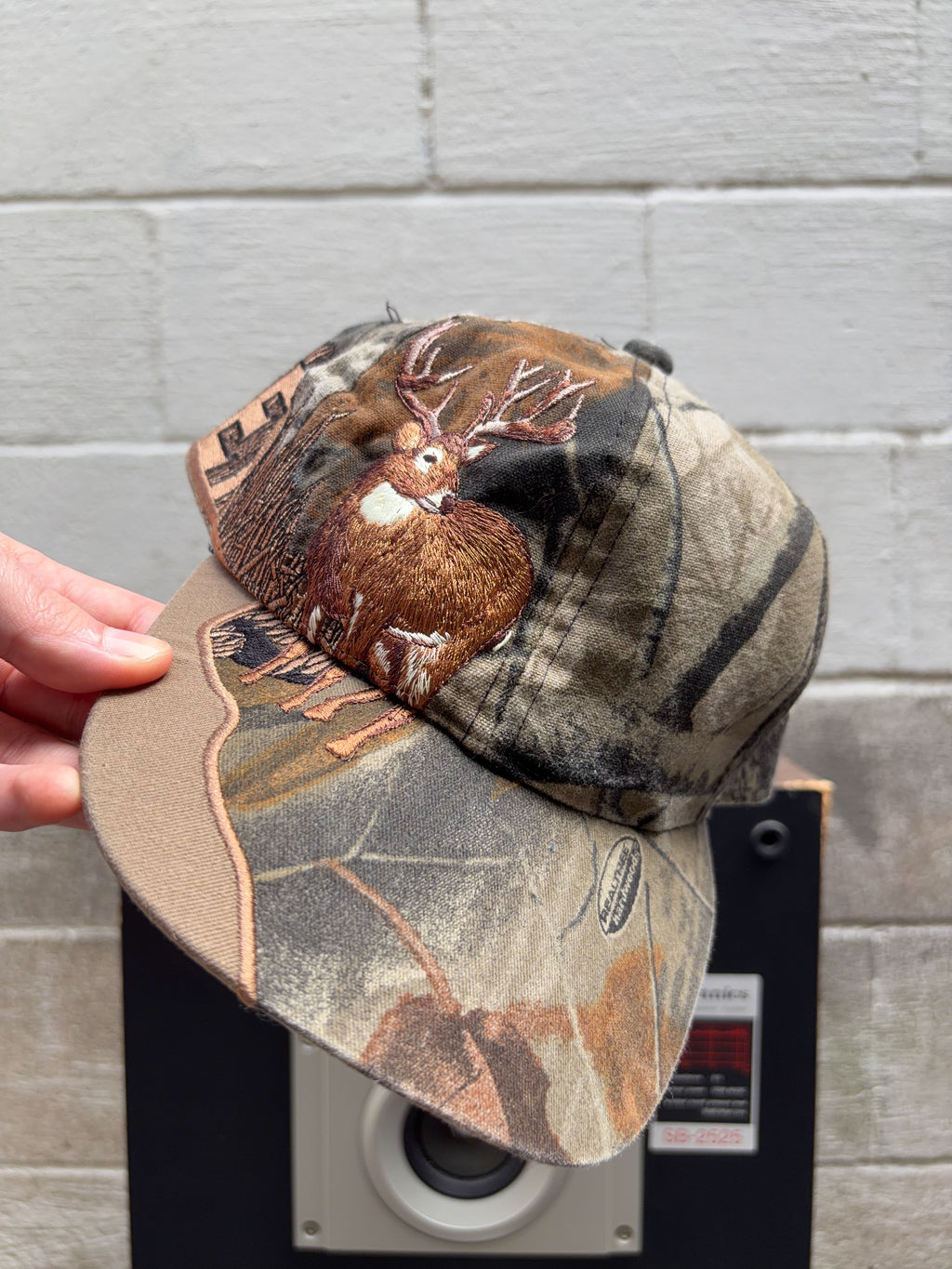 Vintage Realtree Hardwoods Embroidered Deer Spellout Camo Strapback Hat OSFA