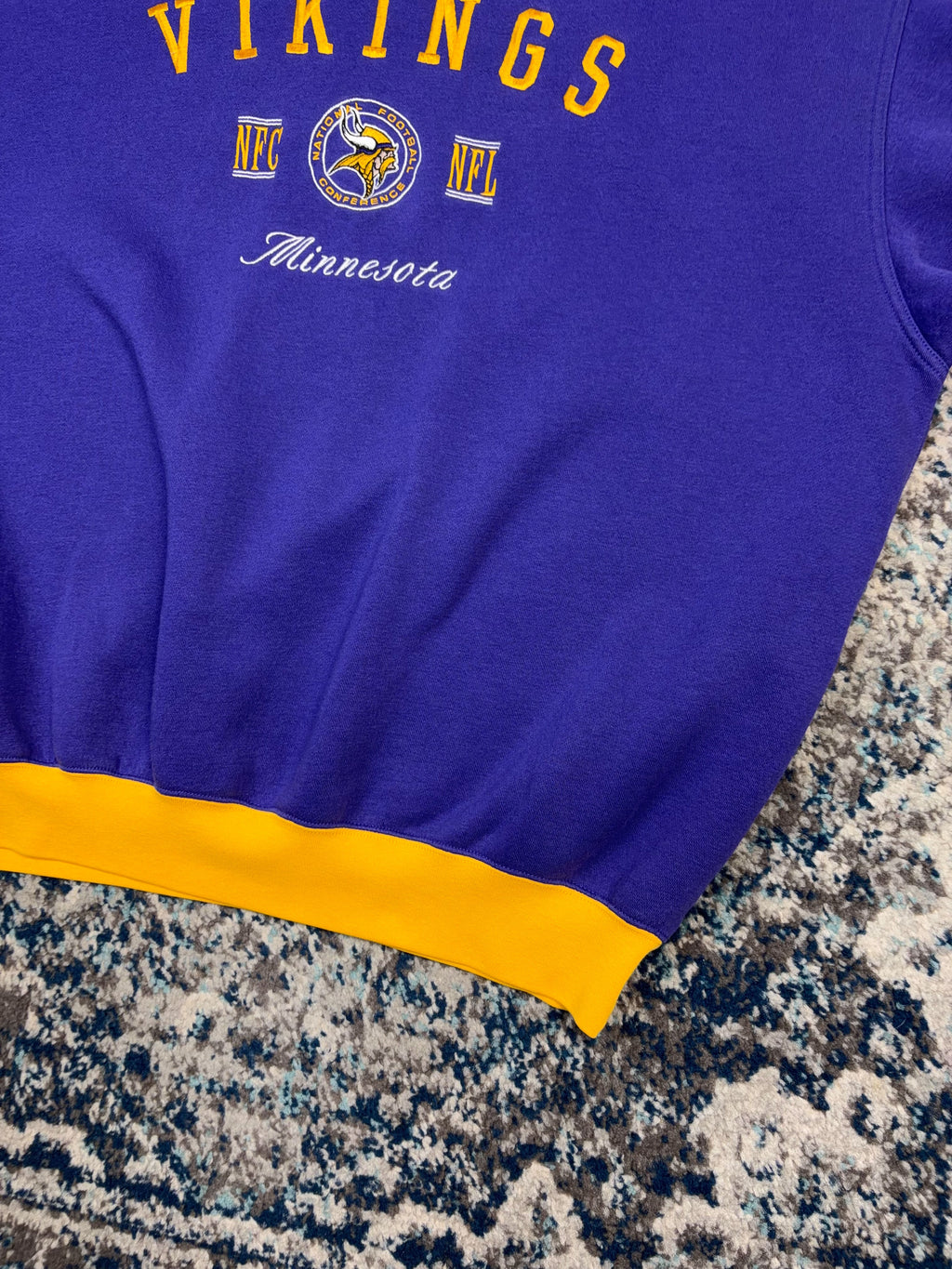 Vintage Minnesota Vikings NFL Embroidered Logo Spellout Crewneck Sweatshirt Size 2XL